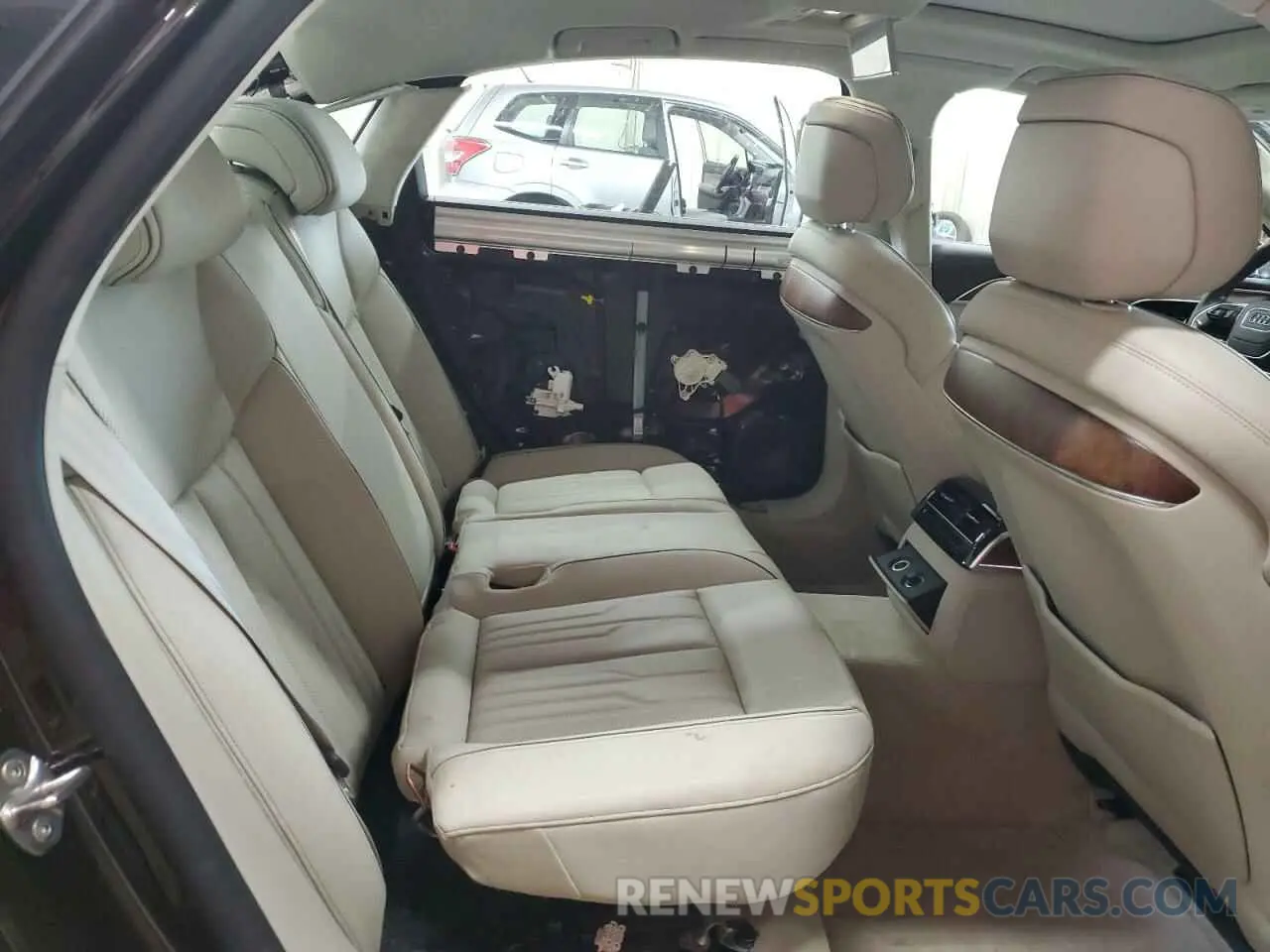 10 Photograph of a damaged car WAU8DAF85KN019978 AUDI A8 2019