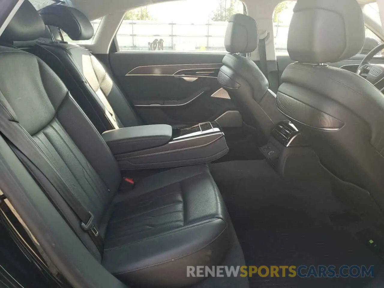 10 Photograph of a damaged car WAU8DAF88KN005671 AUDI A8 2019