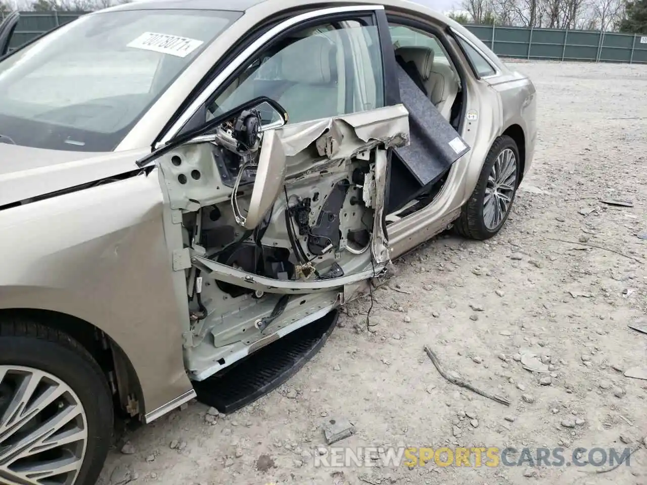 9 Photograph of a damaged car WAU8DAF89KN018025 AUDI A8 2019