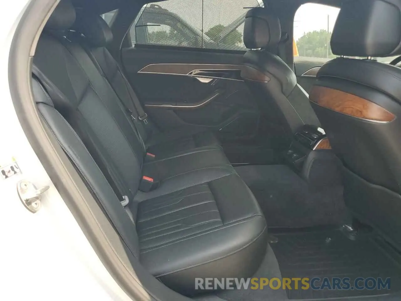 10 Photograph of a damaged car WAU8EAF81KN024821 AUDI A8 2019