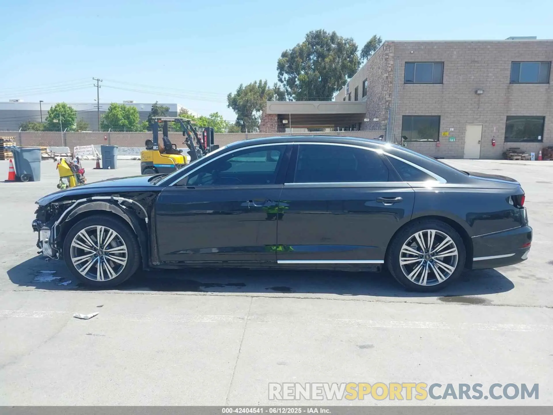 15 Photograph of a damaged car WAULDAF83NN010176 AUDI A8 2022