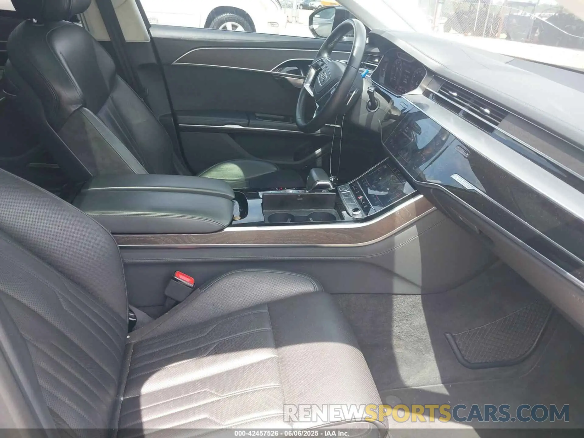 5 Photograph of a damaged car WAU8DAF80KN005065 AUDI A8 L 2019