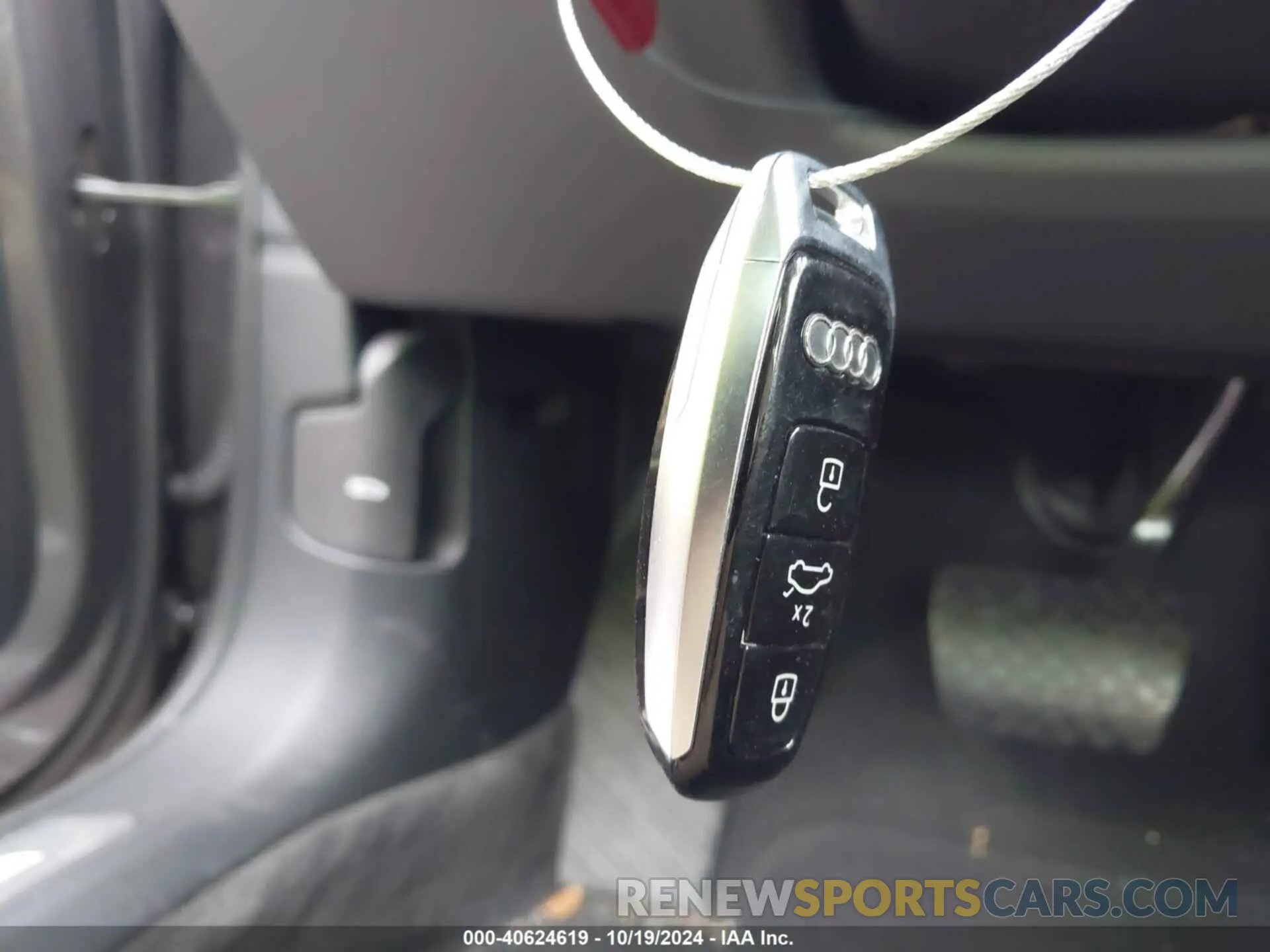 11 Photograph of a damaged car WAU8DAF81KN017175 AUDI A8 L 2019