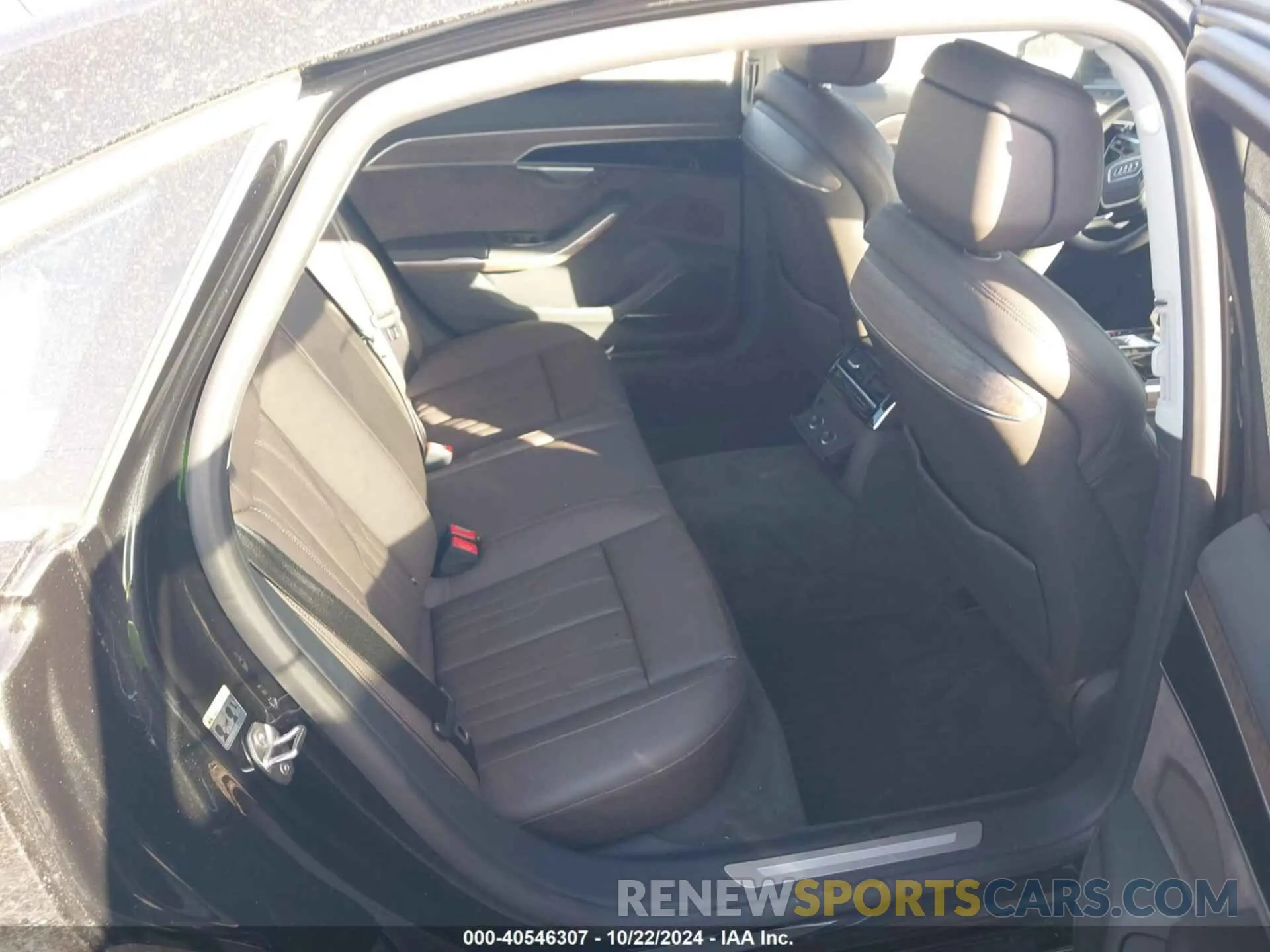 8 Photograph of a damaged car WAU8DAF81KN018259 AUDI A8 L 2019
