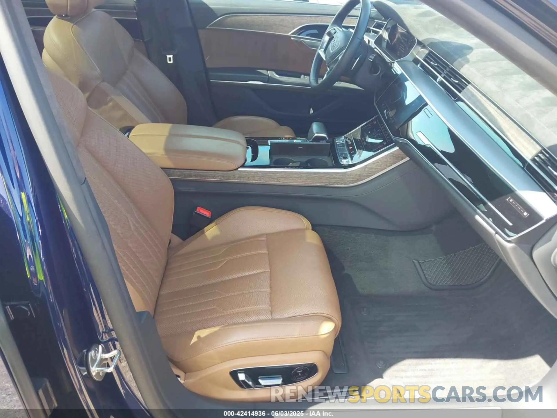 5 Photograph of a damaged car WAU8DAF82KN017394 AUDI A8 L 2019