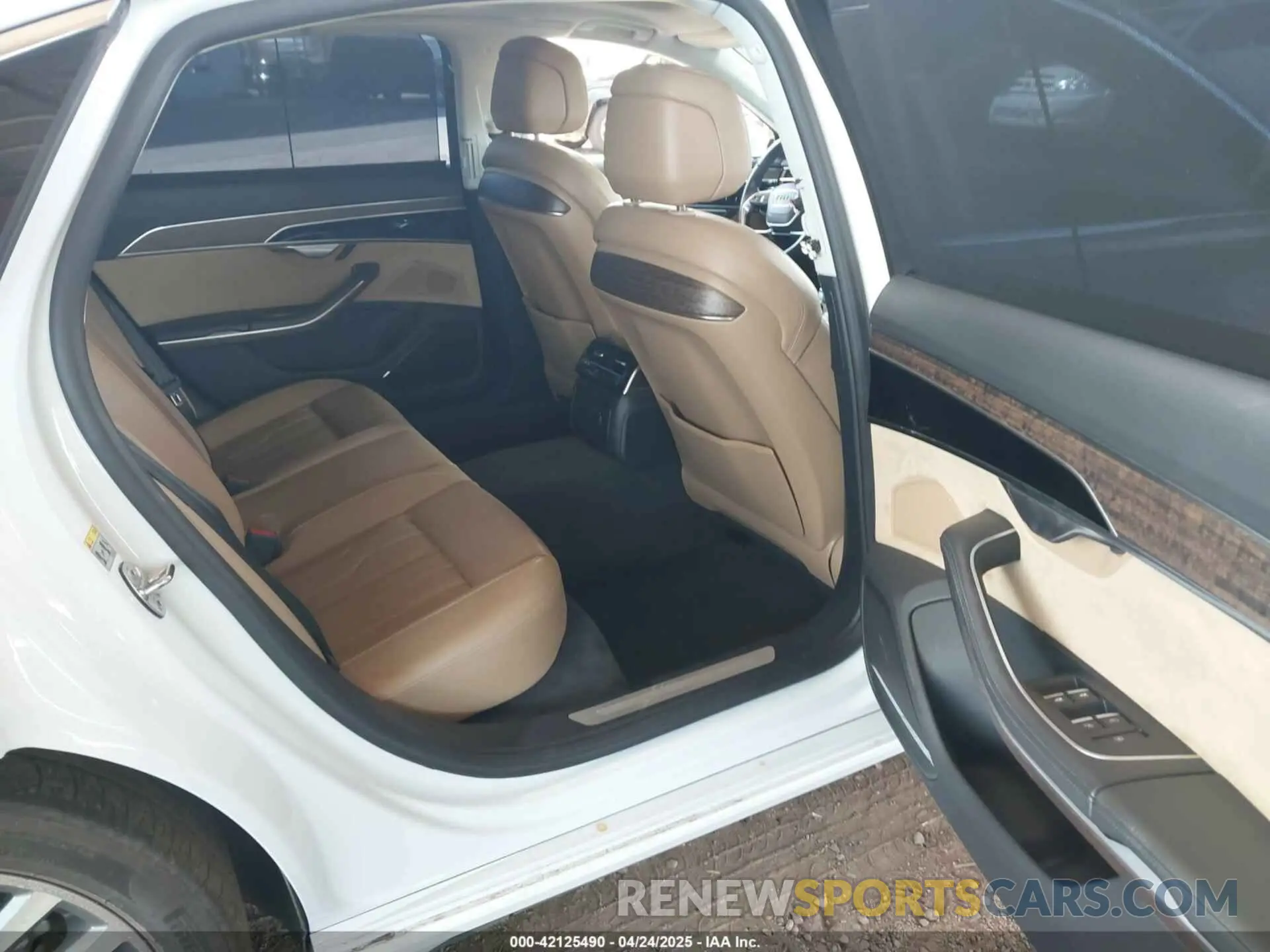 8 Photograph of a damaged car WAU8DAF83KN006128 AUDI A8 L 2019