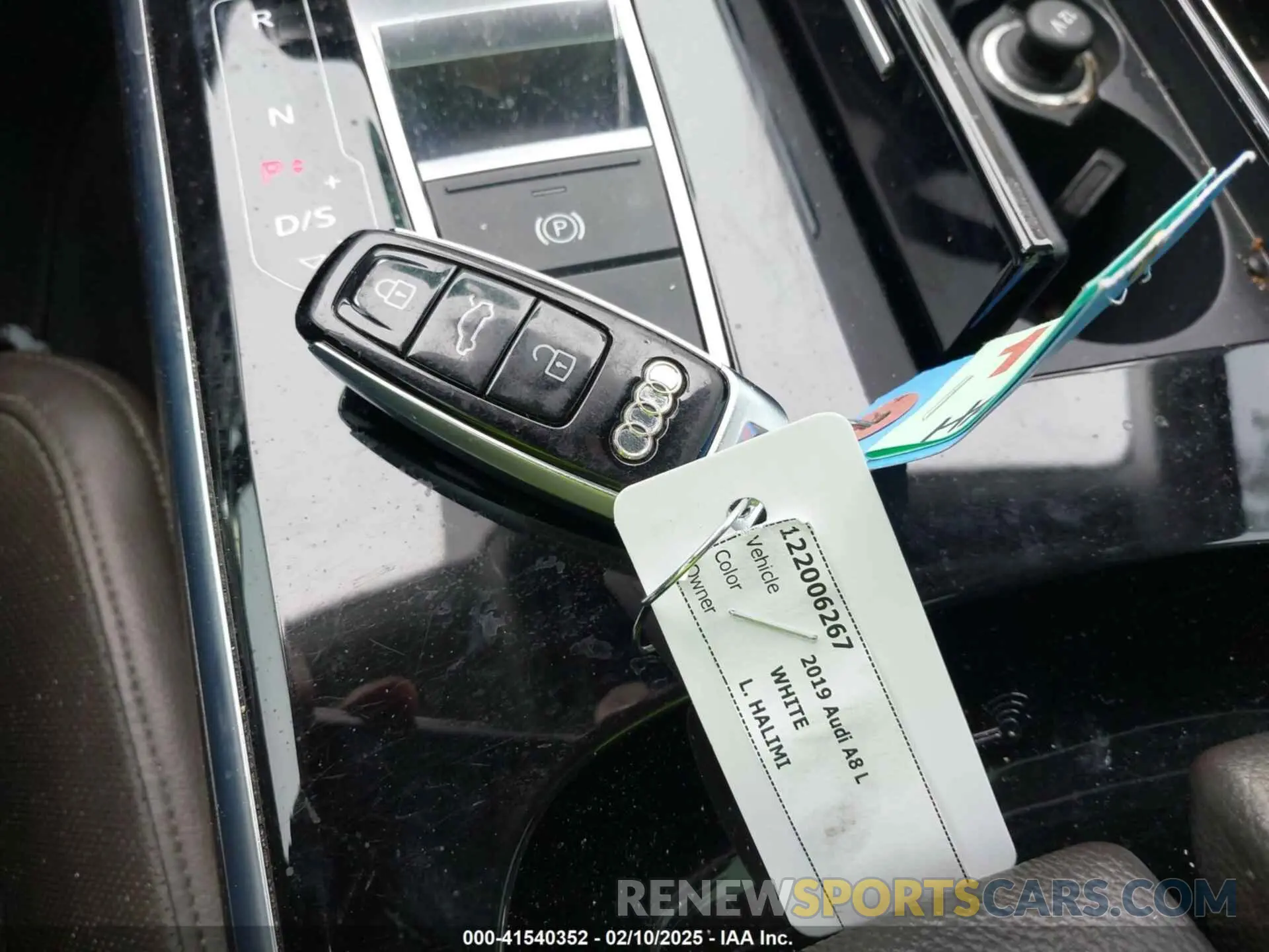 11 Photograph of a damaged car WAU8DAF83KN007358 AUDI A8 L 2019