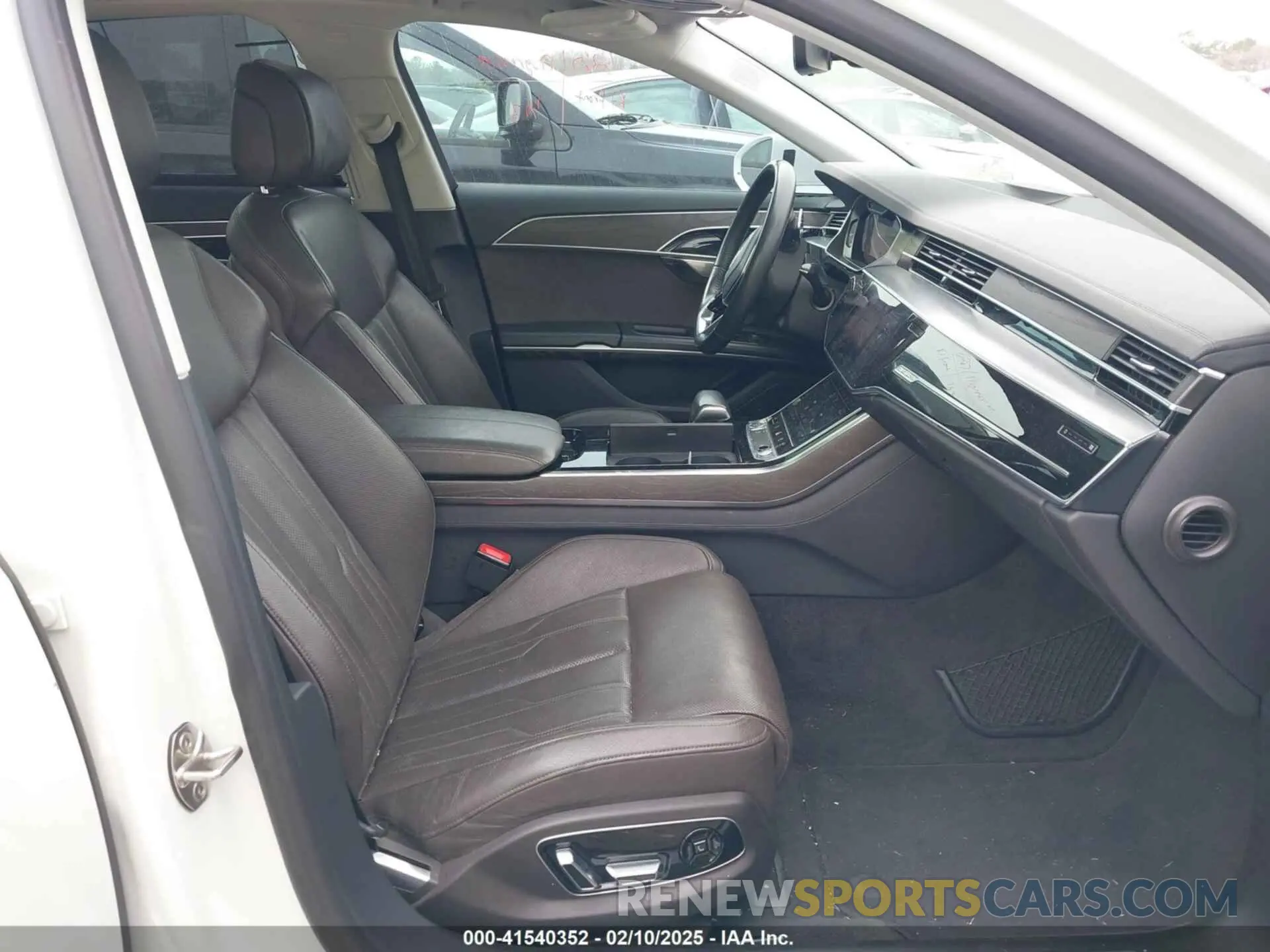 5 Photograph of a damaged car WAU8DAF83KN007358 AUDI A8 L 2019