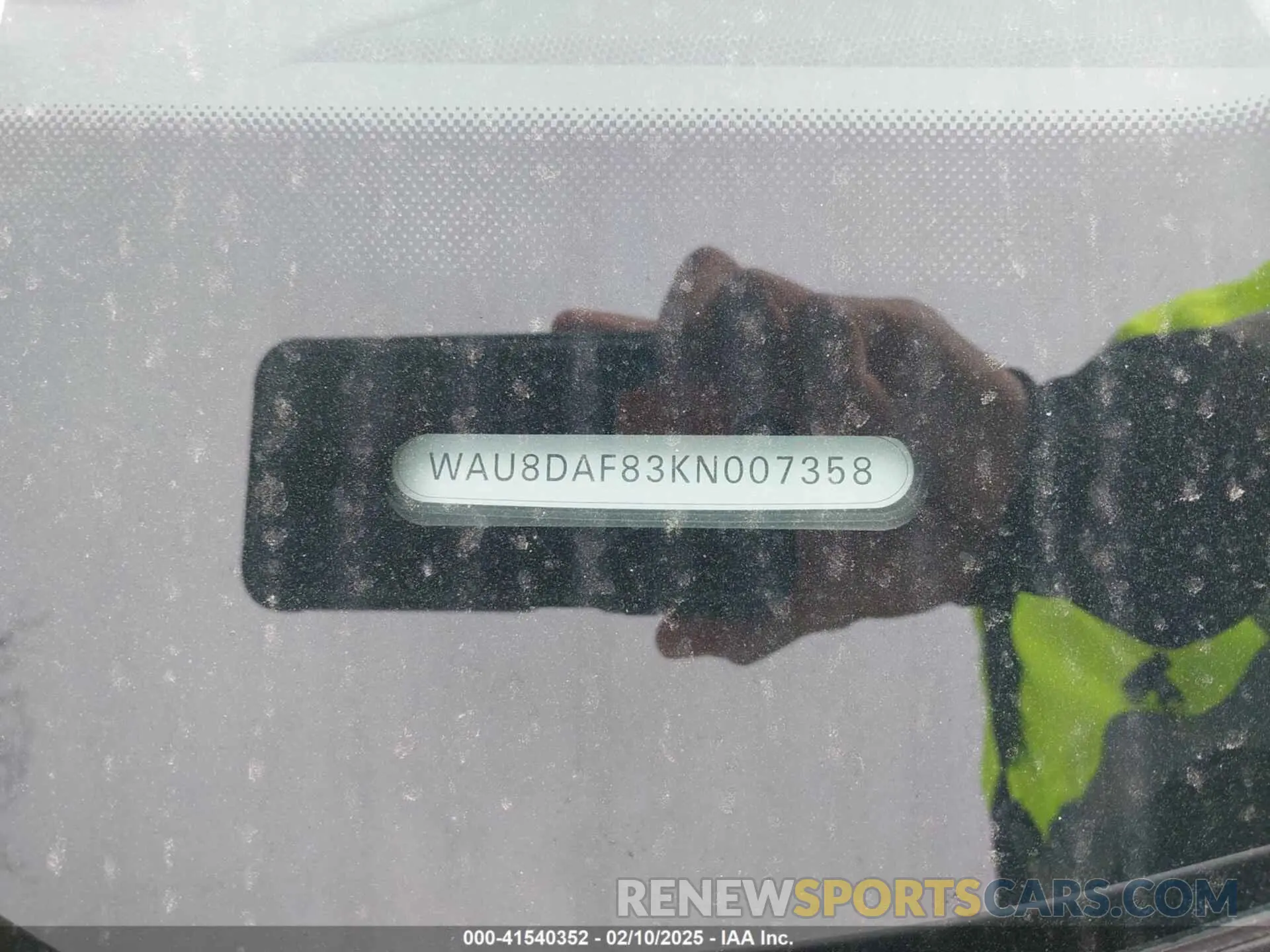 9 Photograph of a damaged car WAU8DAF83KN007358 AUDI A8 L 2019