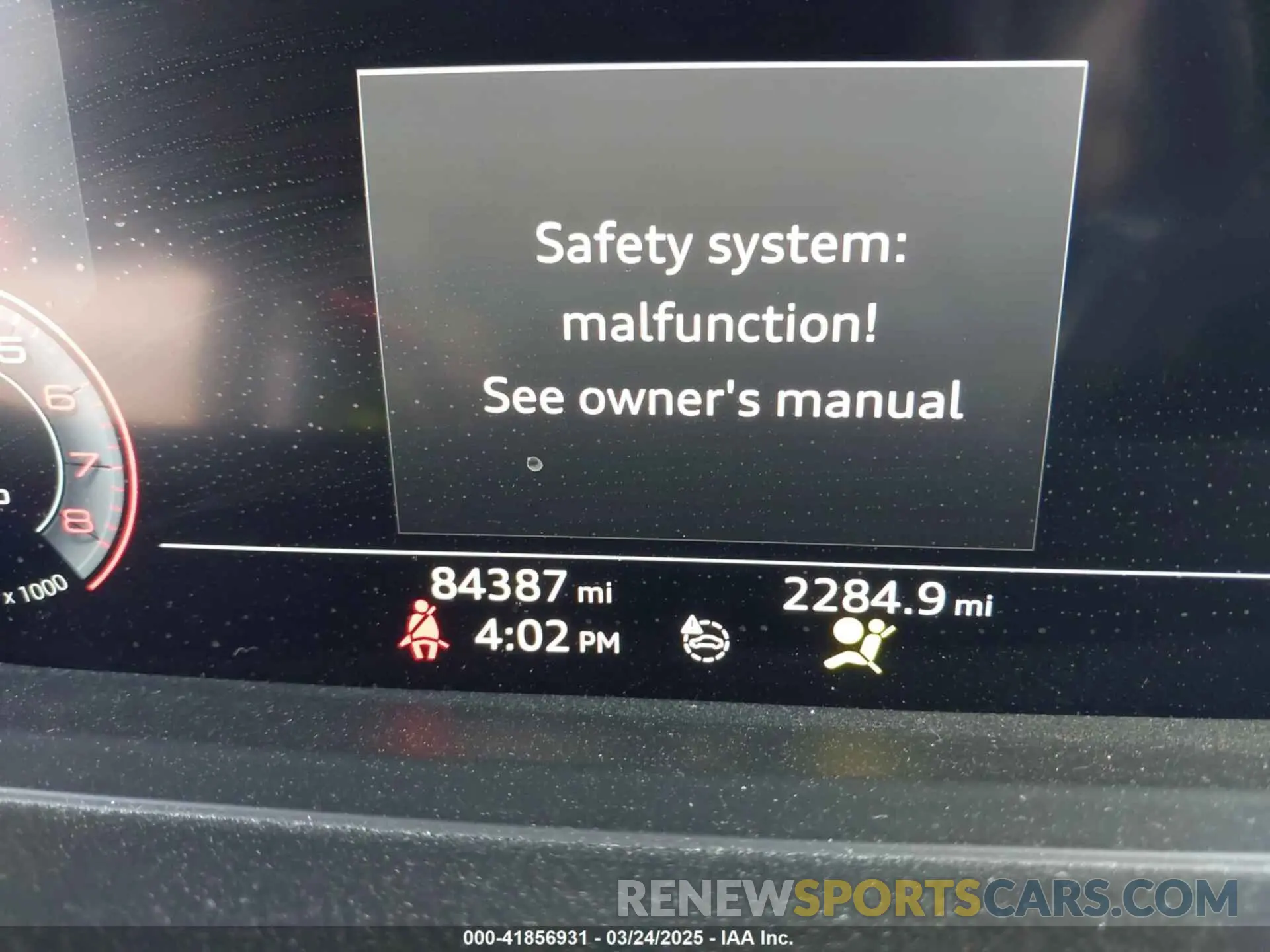 16 Photograph of a damaged car WAU8DAF84KN019115 AUDI A8 L 2019