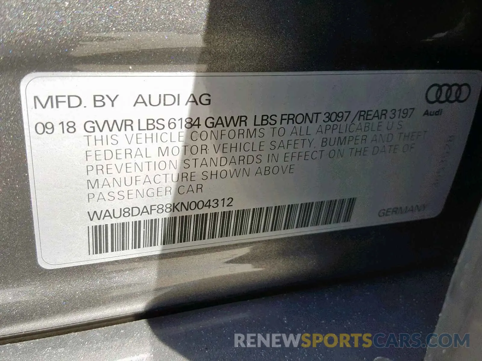 10 Photograph of a damaged car WAU8DAF88KN004312 AUDI A8 L 2019