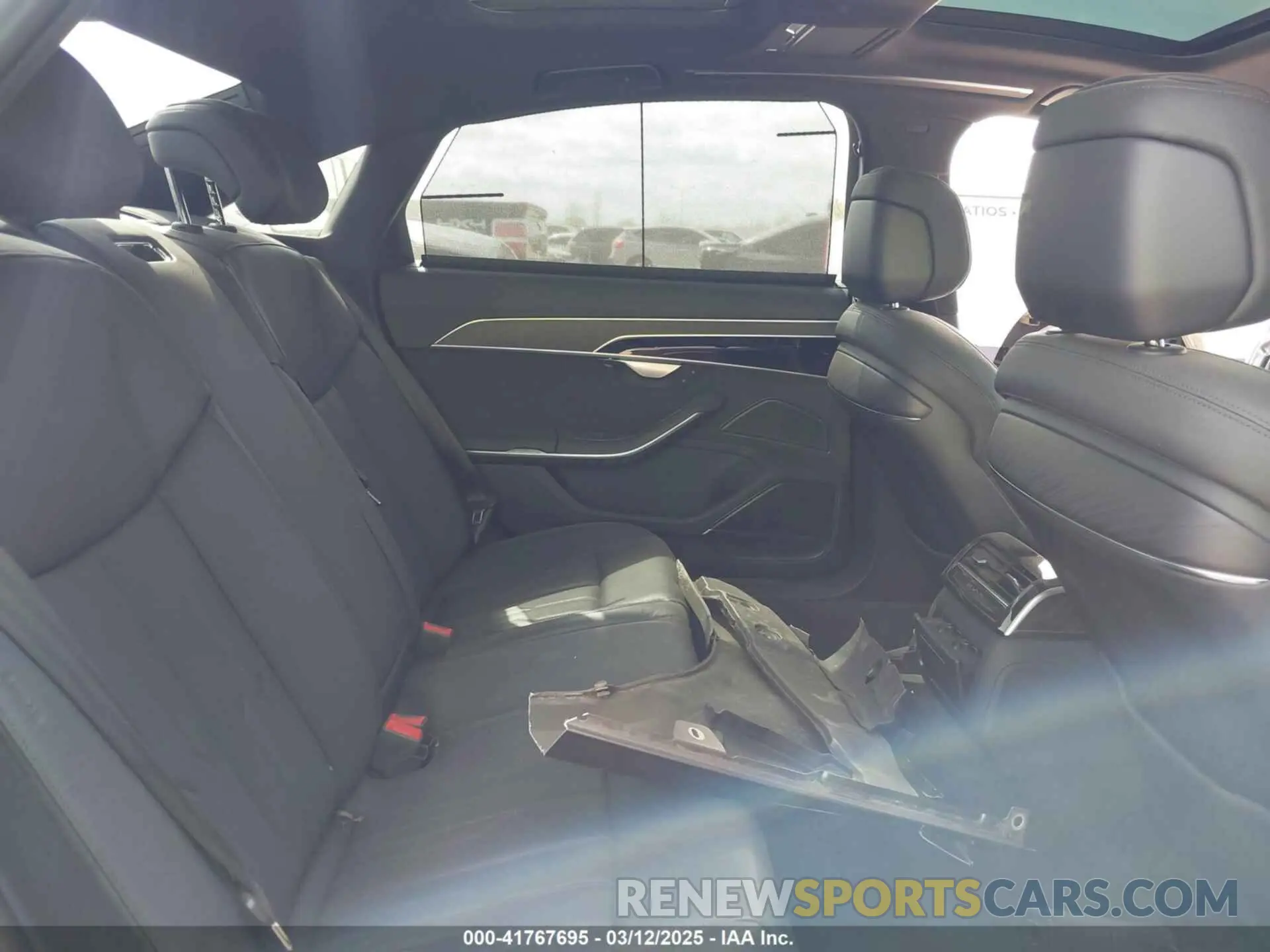 8 Photograph of a damaged car WAU8DAF89KN010314 AUDI A8 L 2019