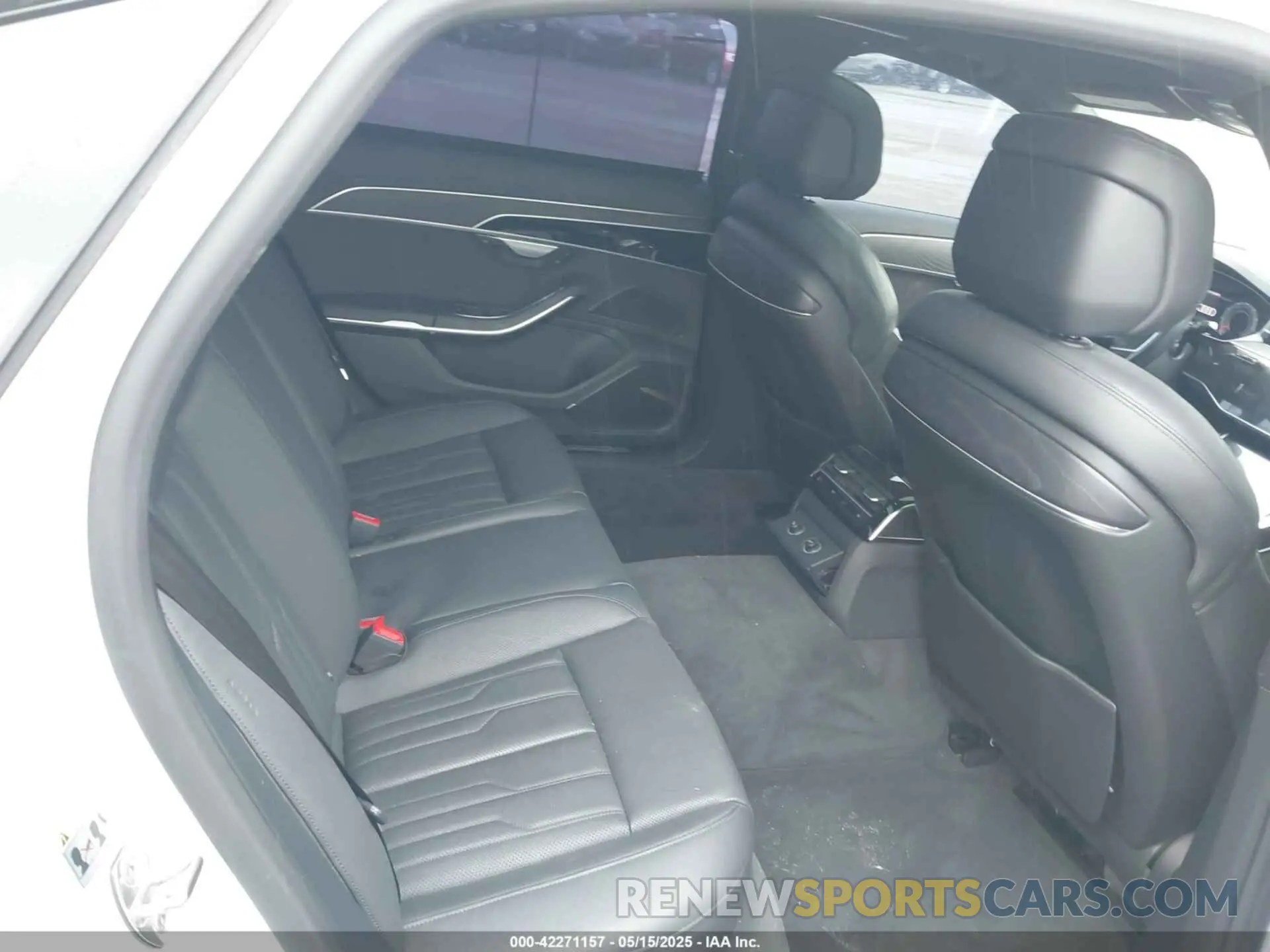 8 Photograph of a damaged car WAU8EAF84LN004533 AUDI A8 L 2020