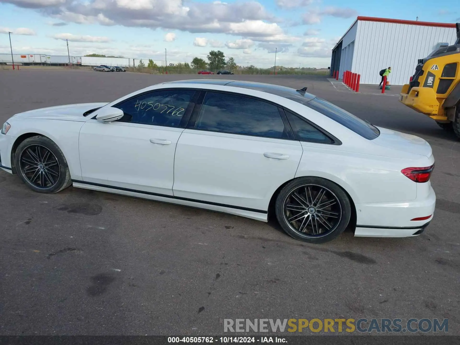 15 Photograph of a damaged car WAU8EAF89LN005323 AUDI A8 L 2020