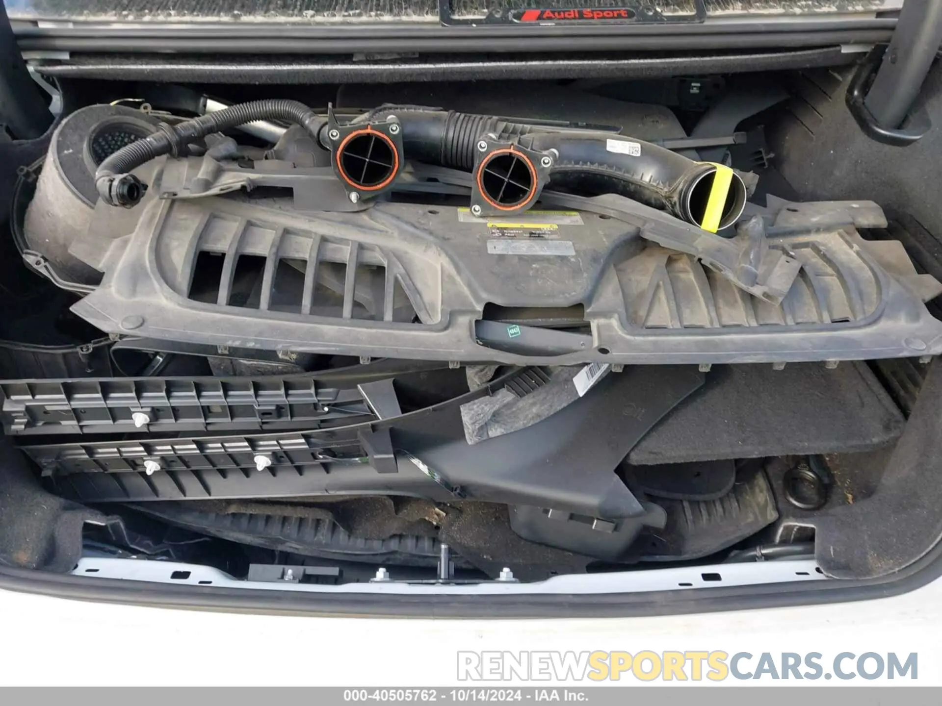 18 Photograph of a damaged car WAU8EAF89LN005323 AUDI A8 L 2020