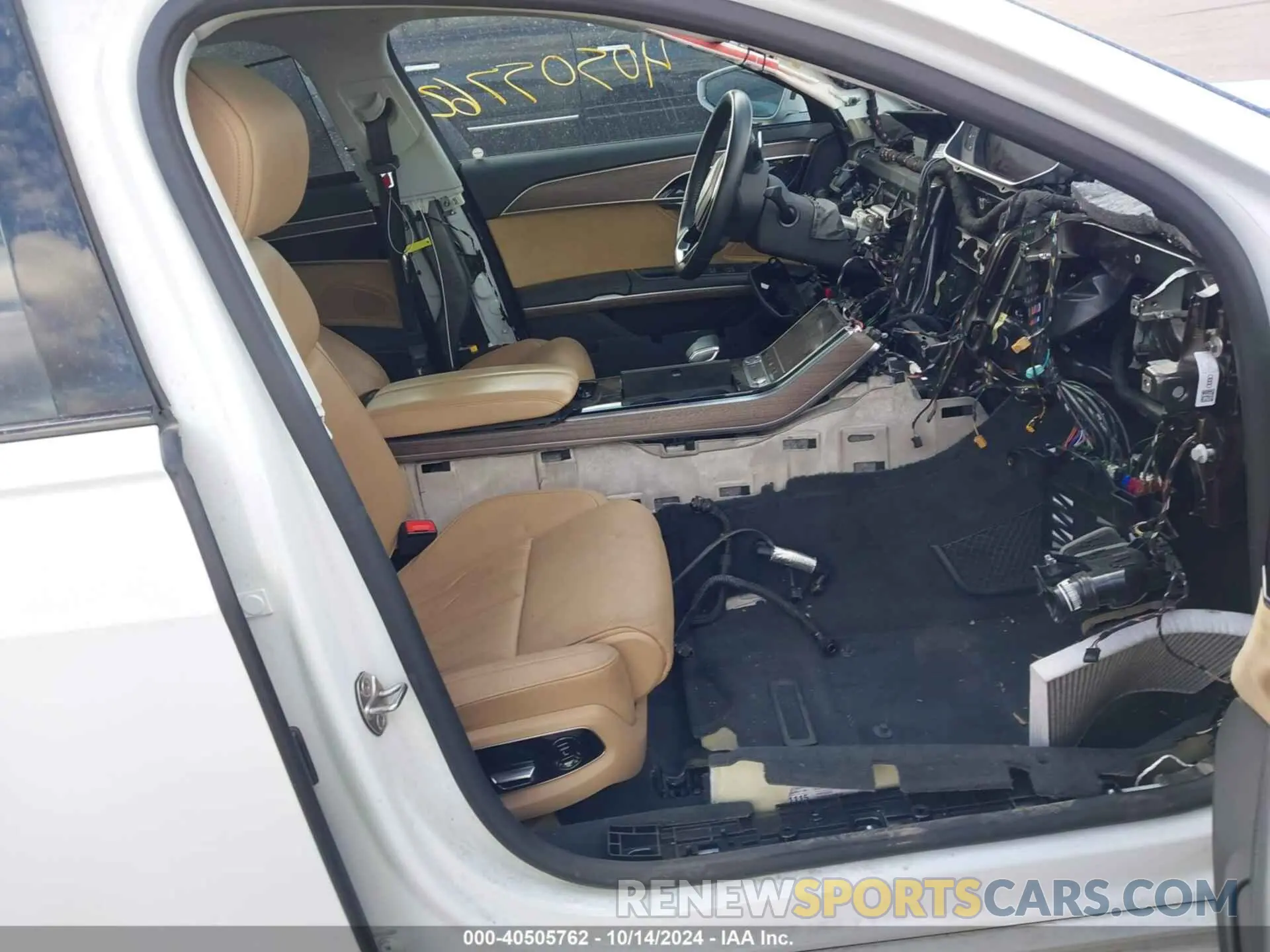 5 Photograph of a damaged car WAU8EAF89LN005323 AUDI A8 L 2020