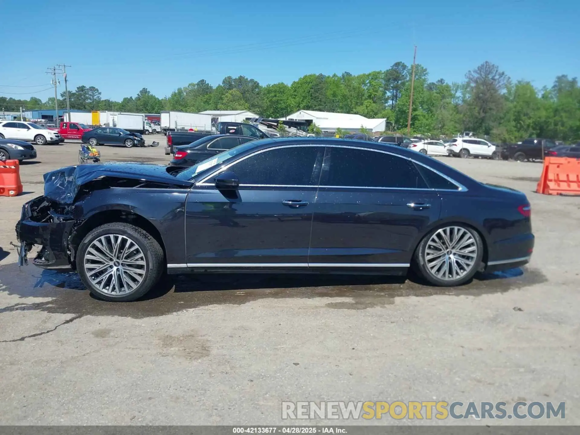 14 Photograph of a damaged car WAU8DAF80MN016795 AUDI A8 L 2021