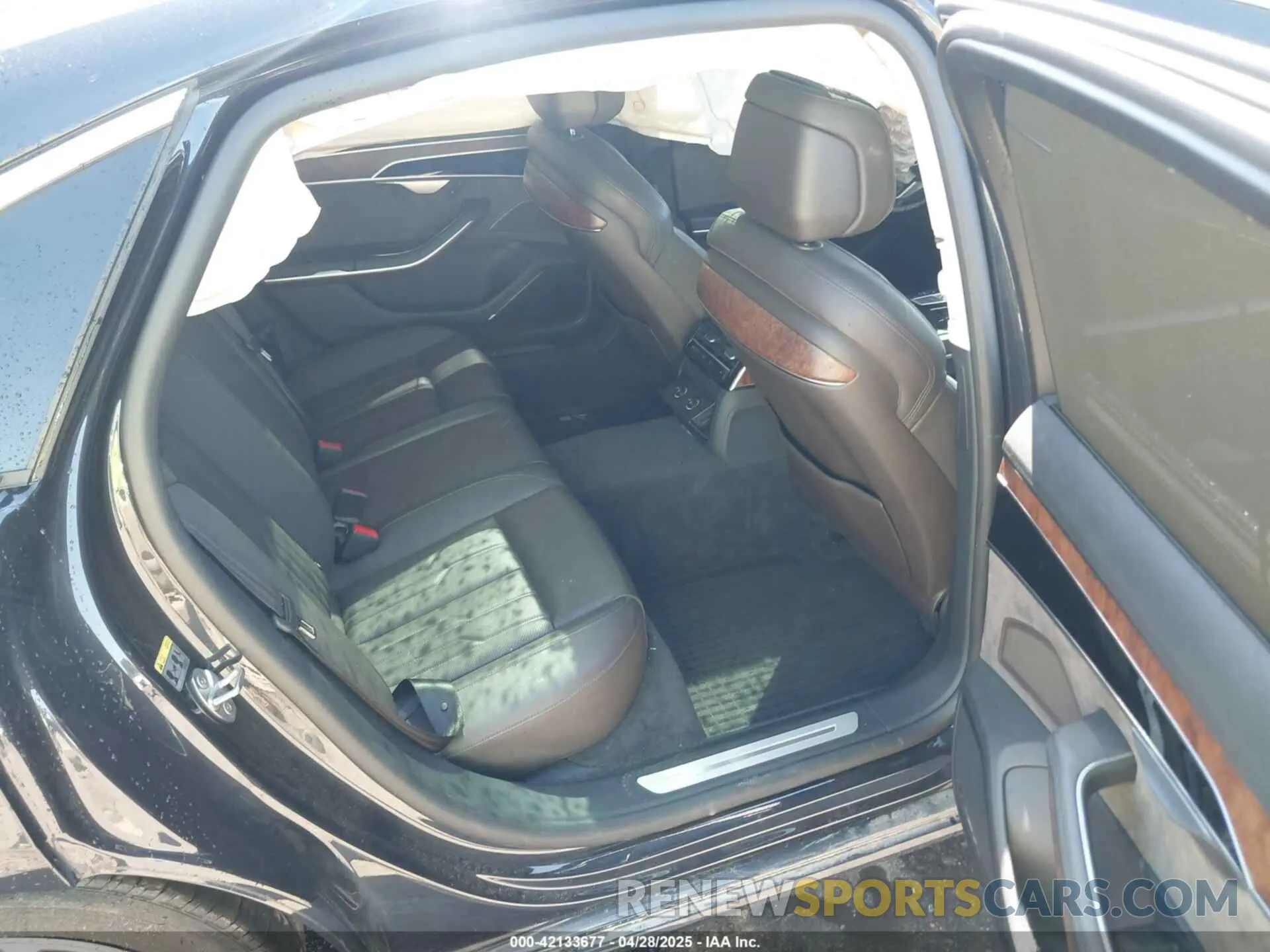 8 Photograph of a damaged car WAU8DAF80MN016795 AUDI A8 L 2021