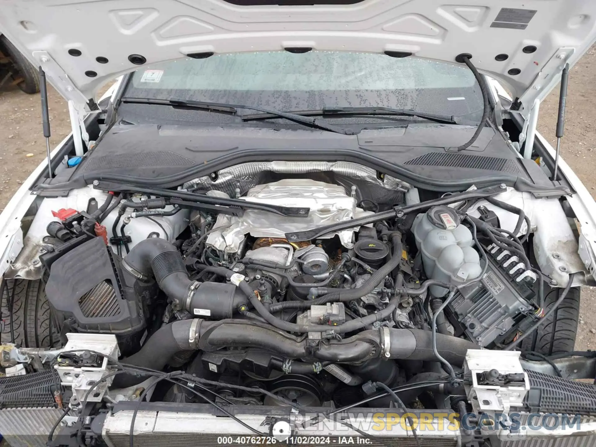 10 Photograph of a damaged car WAU8DAF80MN025433 AUDI A8 L 2021