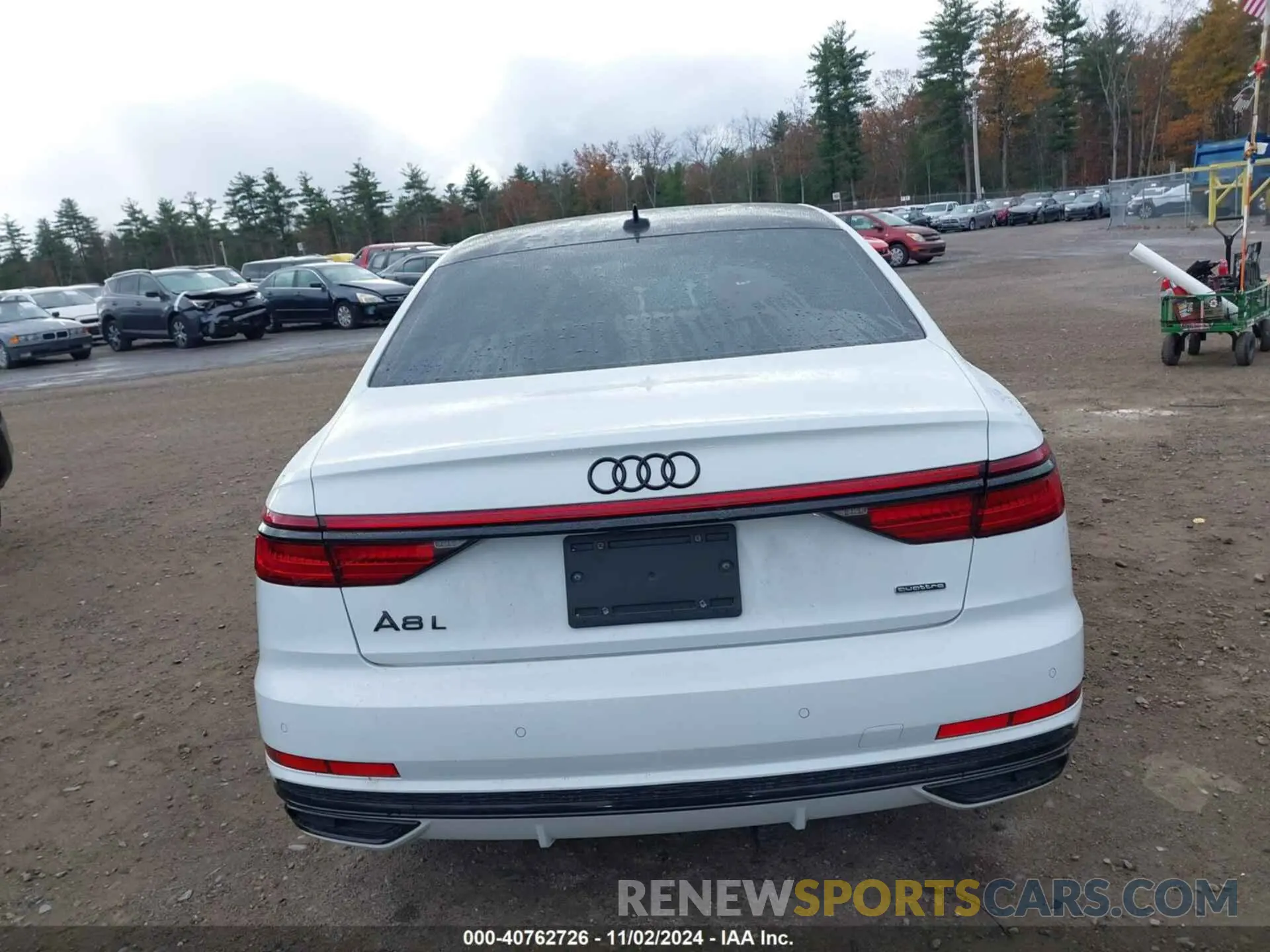 17 Photograph of a damaged car WAU8DAF80MN025433 AUDI A8 L 2021