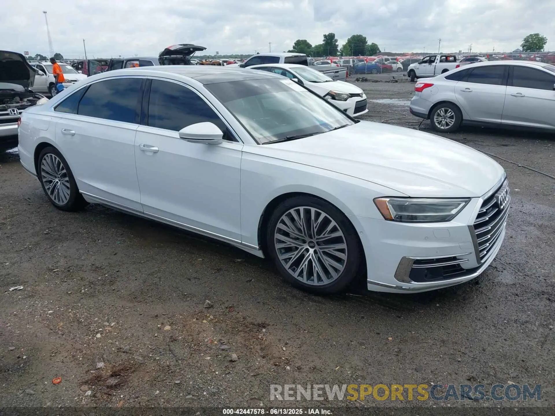 1 Photograph of a damaged car WAU8DAF86MN015358 AUDI A8 L 2021