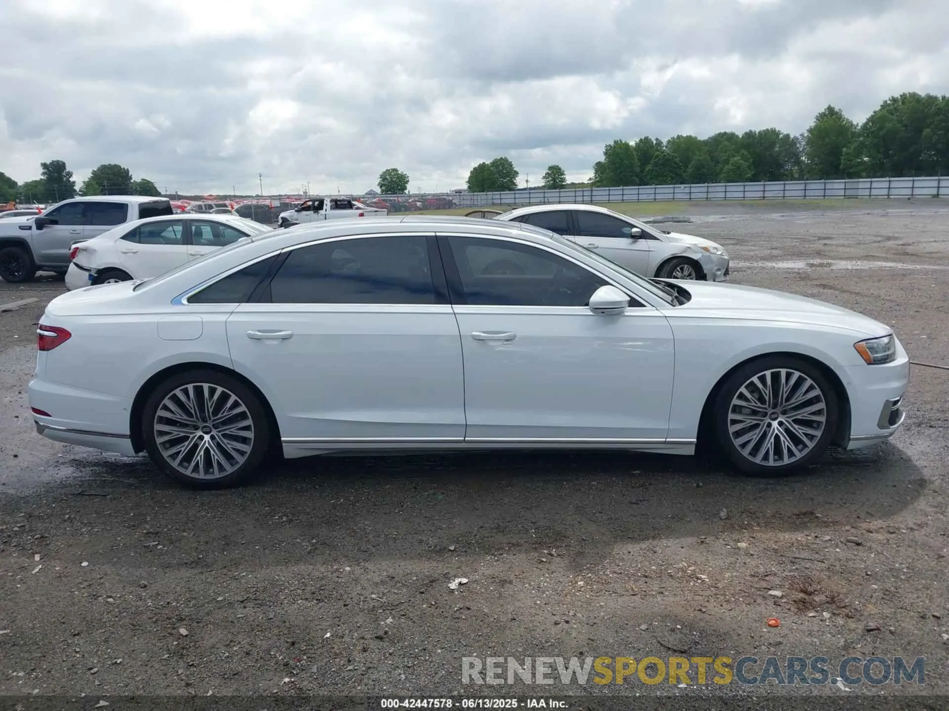 13 Photograph of a damaged car WAU8DAF86MN015358 AUDI A8 L 2021