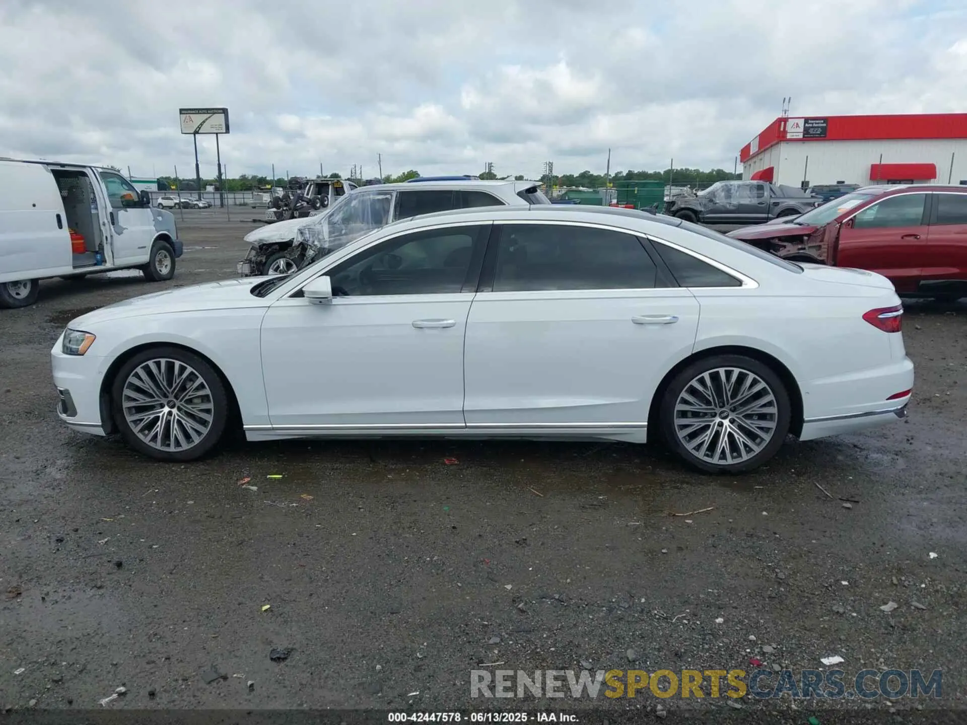 14 Photograph of a damaged car WAU8DAF86MN015358 AUDI A8 L 2021