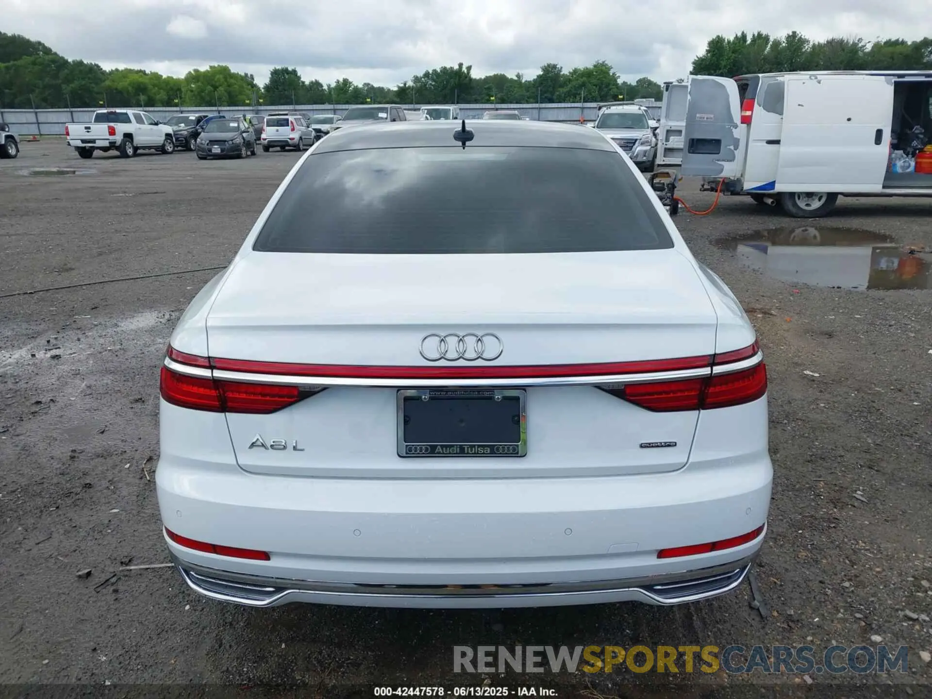 16 Photograph of a damaged car WAU8DAF86MN015358 AUDI A8 L 2021