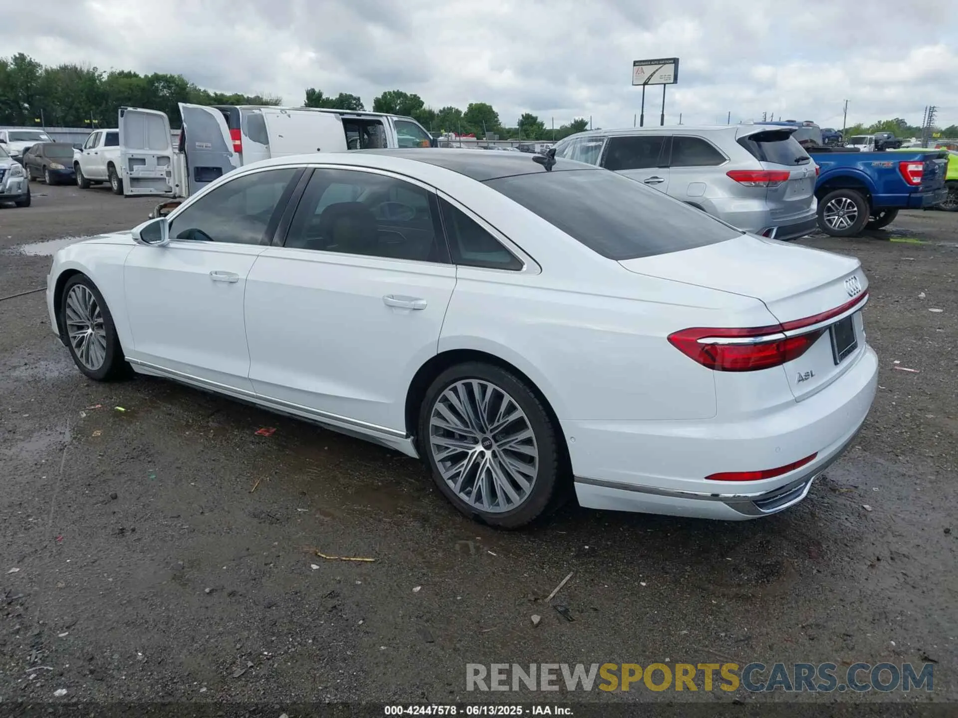 3 Photograph of a damaged car WAU8DAF86MN015358 AUDI A8 L 2021