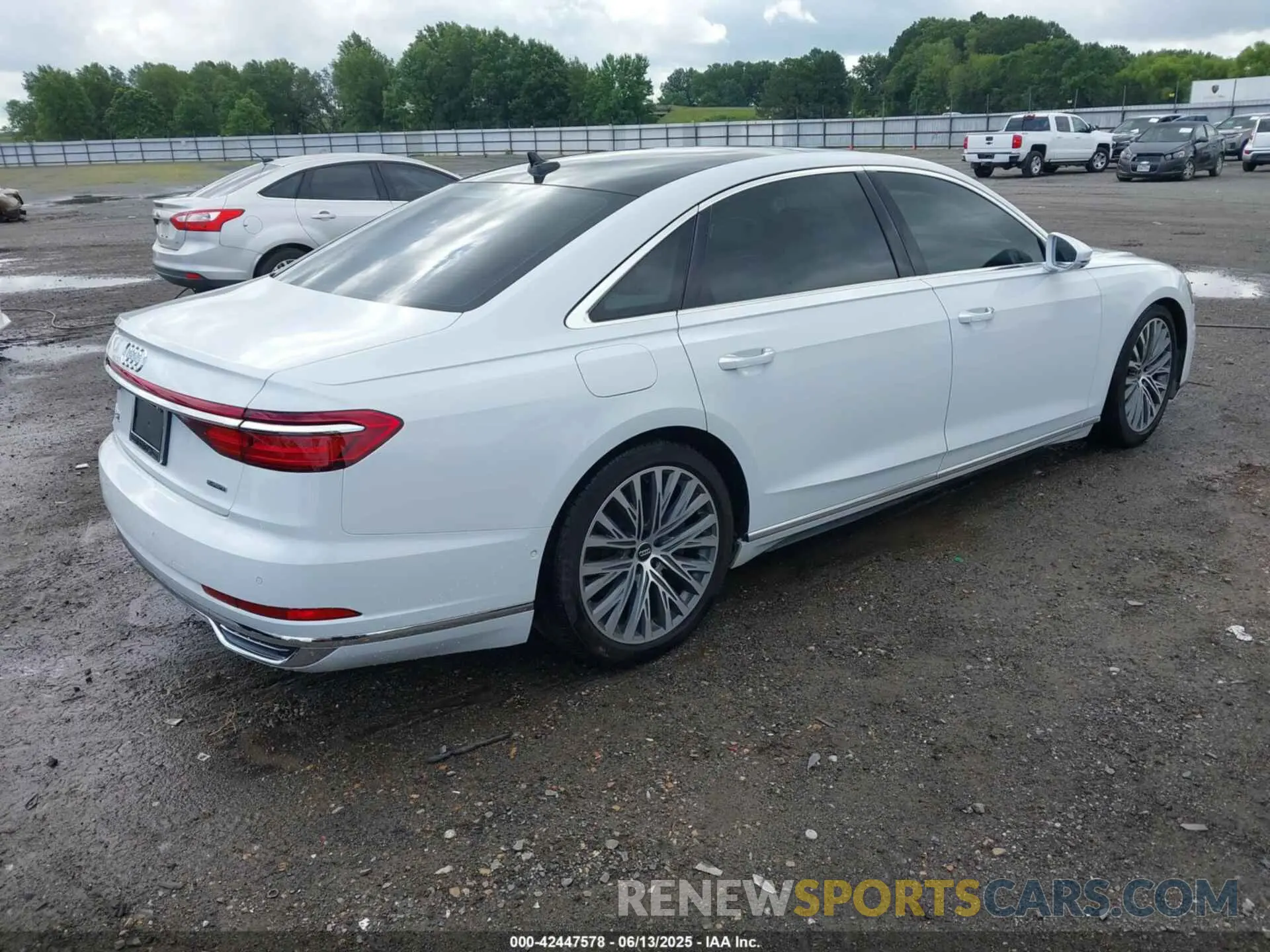 4 Photograph of a damaged car WAU8DAF86MN015358 AUDI A8 L 2021