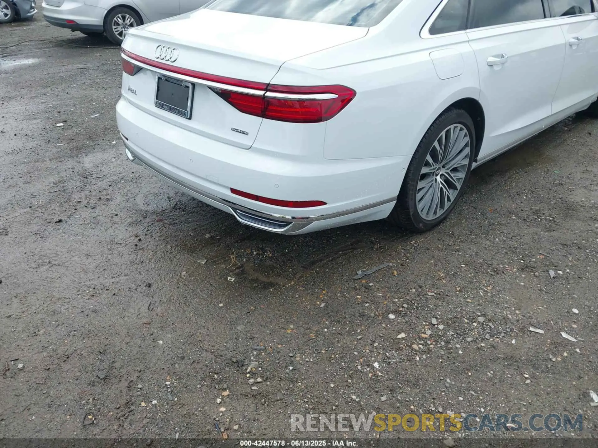 6 Photograph of a damaged car WAU8DAF86MN015358 AUDI A8 L 2021