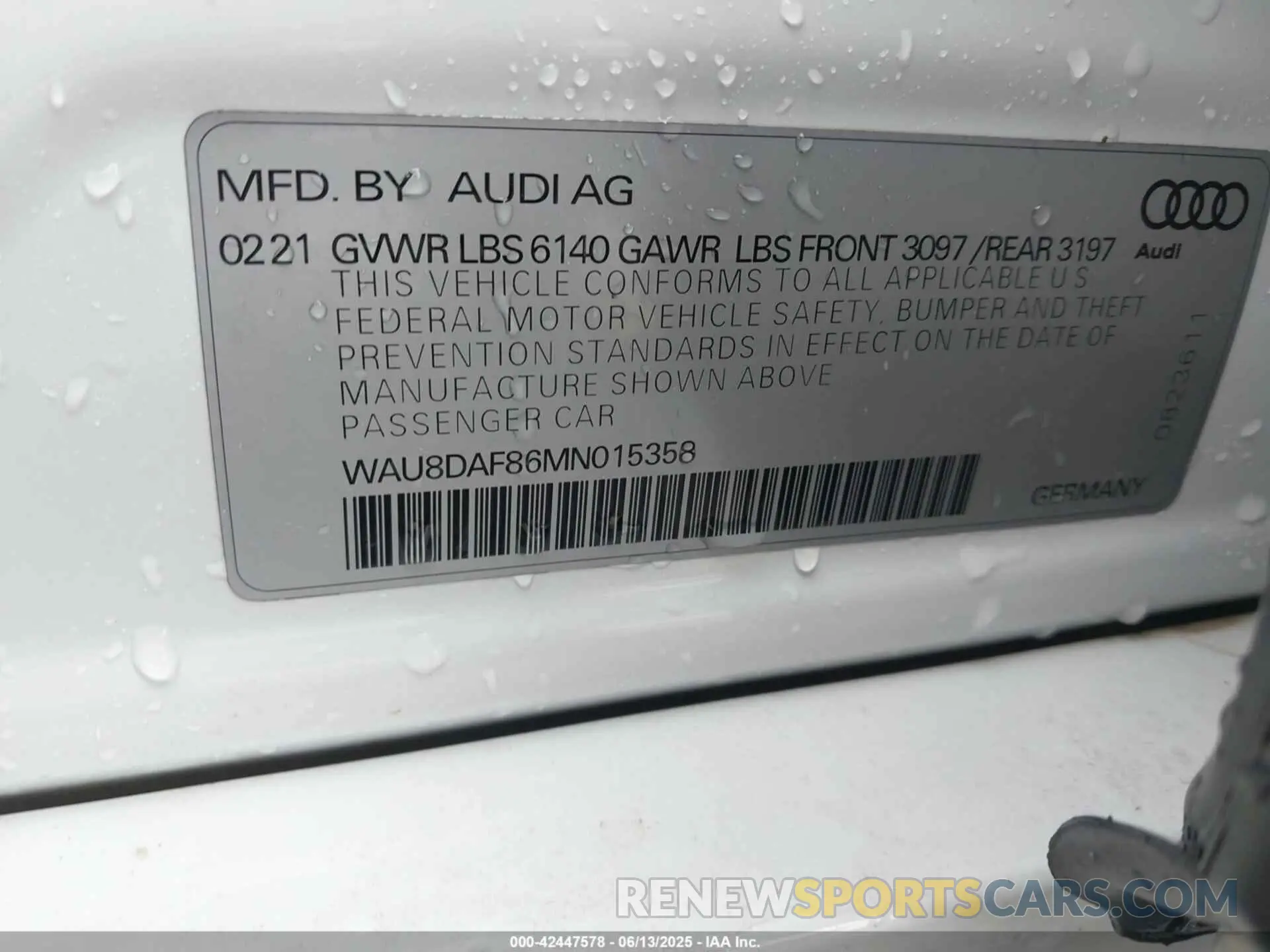 9 Photograph of a damaged car WAU8DAF86MN015358 AUDI A8 L 2021
