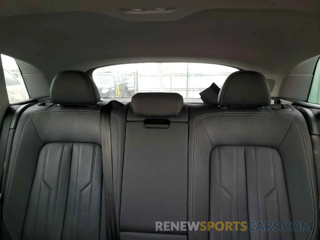 10 Photograph of a damaged car WA1LAAGE0KB021160 AUDI E-TRON 2019
