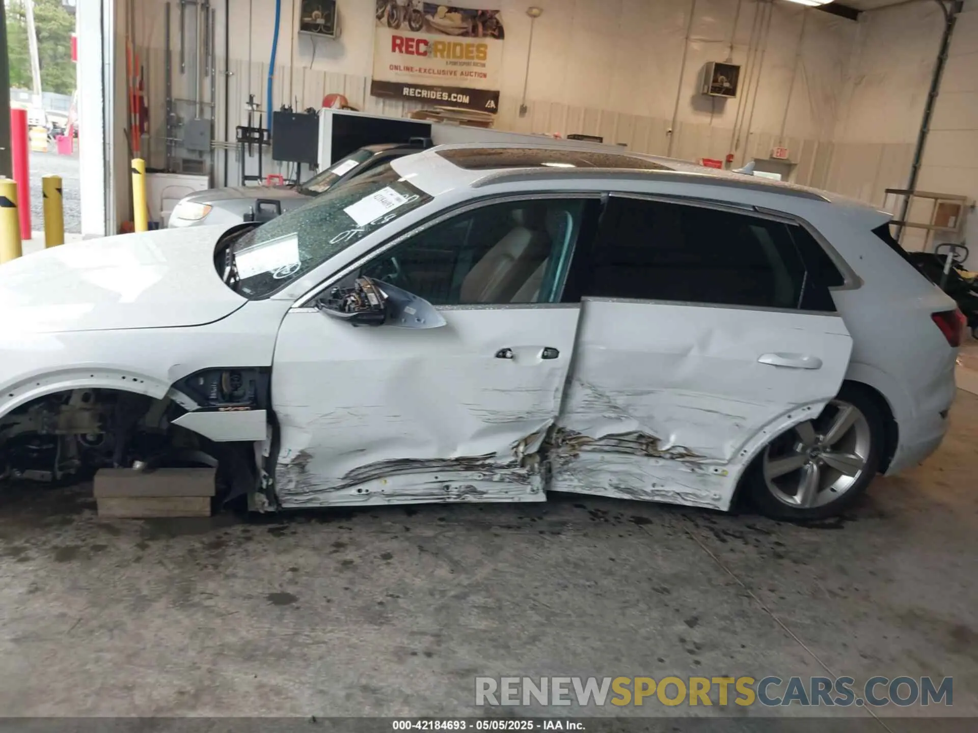 14 Photograph of a damaged car WA1LAAGE4KB023803 AUDI E-TRON 2019