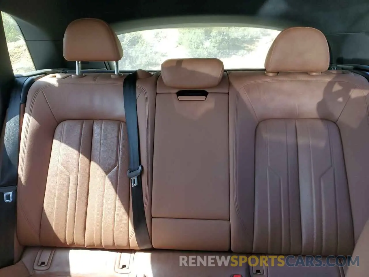 10 Photograph of a damaged car WA1LAAGE5KB014477 AUDI E-TRON 2019