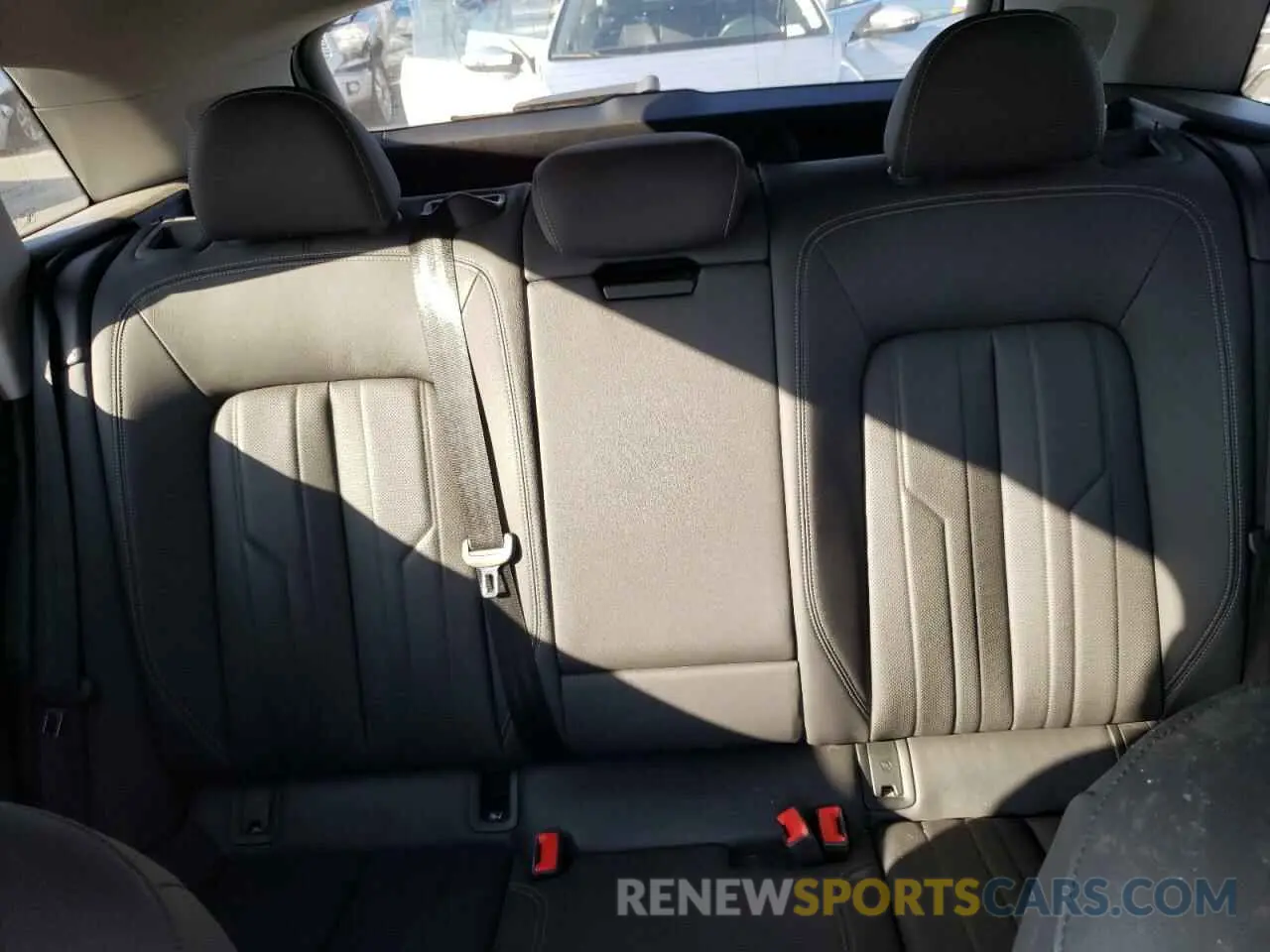 10 Photograph of a damaged car WA1LAAGEXKB011980 AUDI E-TRON 2019