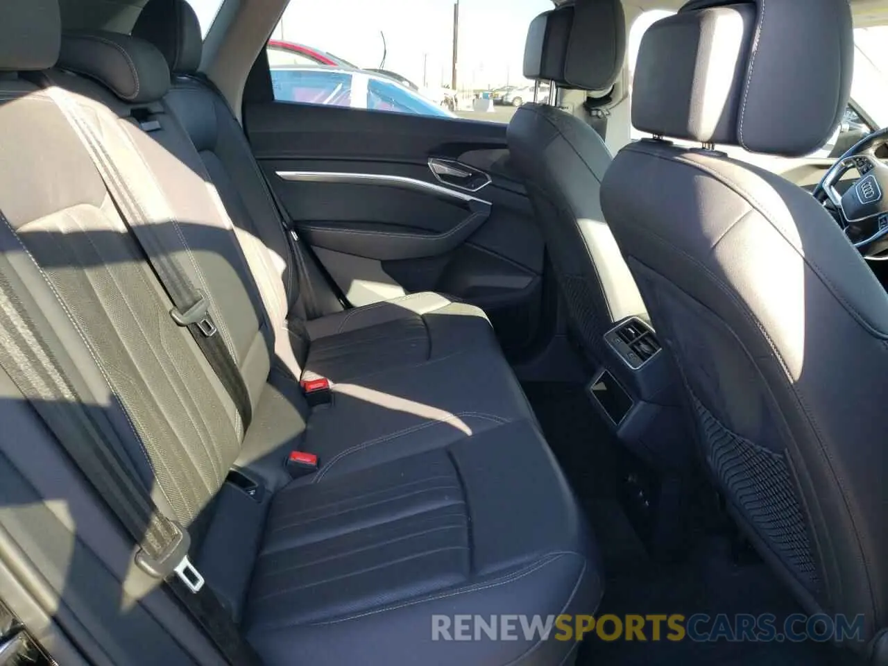 11 Photograph of a damaged car WA1LAAGEXKB011980 AUDI E-TRON 2019