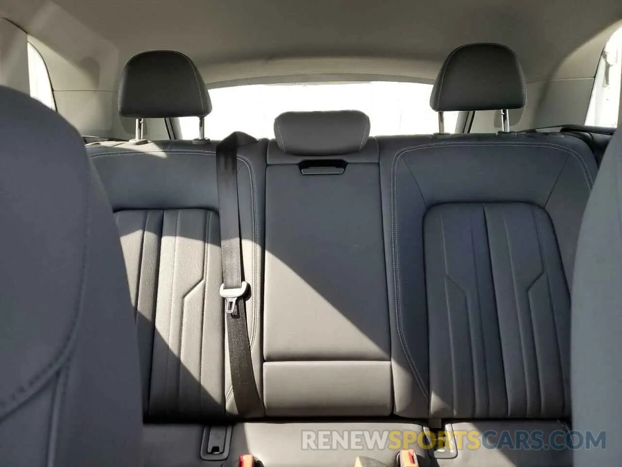 10 Photograph of a damaged car WA1LAAGEXKB015138 AUDI E-TRON 2019