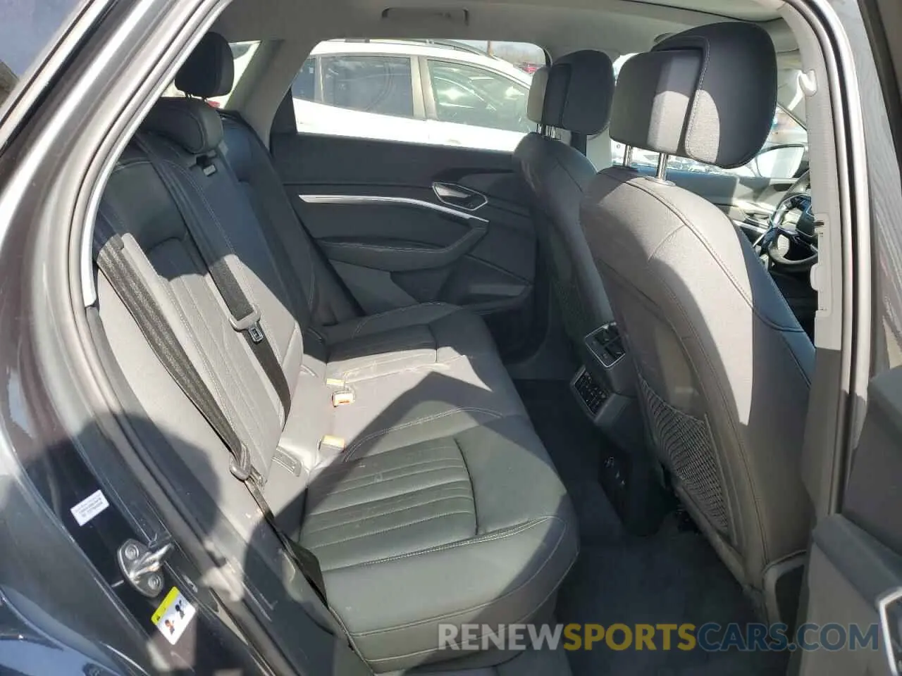 11 Photograph of a damaged car WA1LAAGEXKB015138 AUDI E-TRON 2019