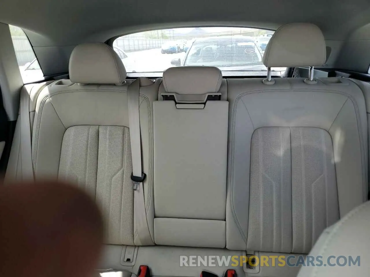 10 Photograph of a damaged car WA1LABGE1KB011825 AUDI E-TRON 2019