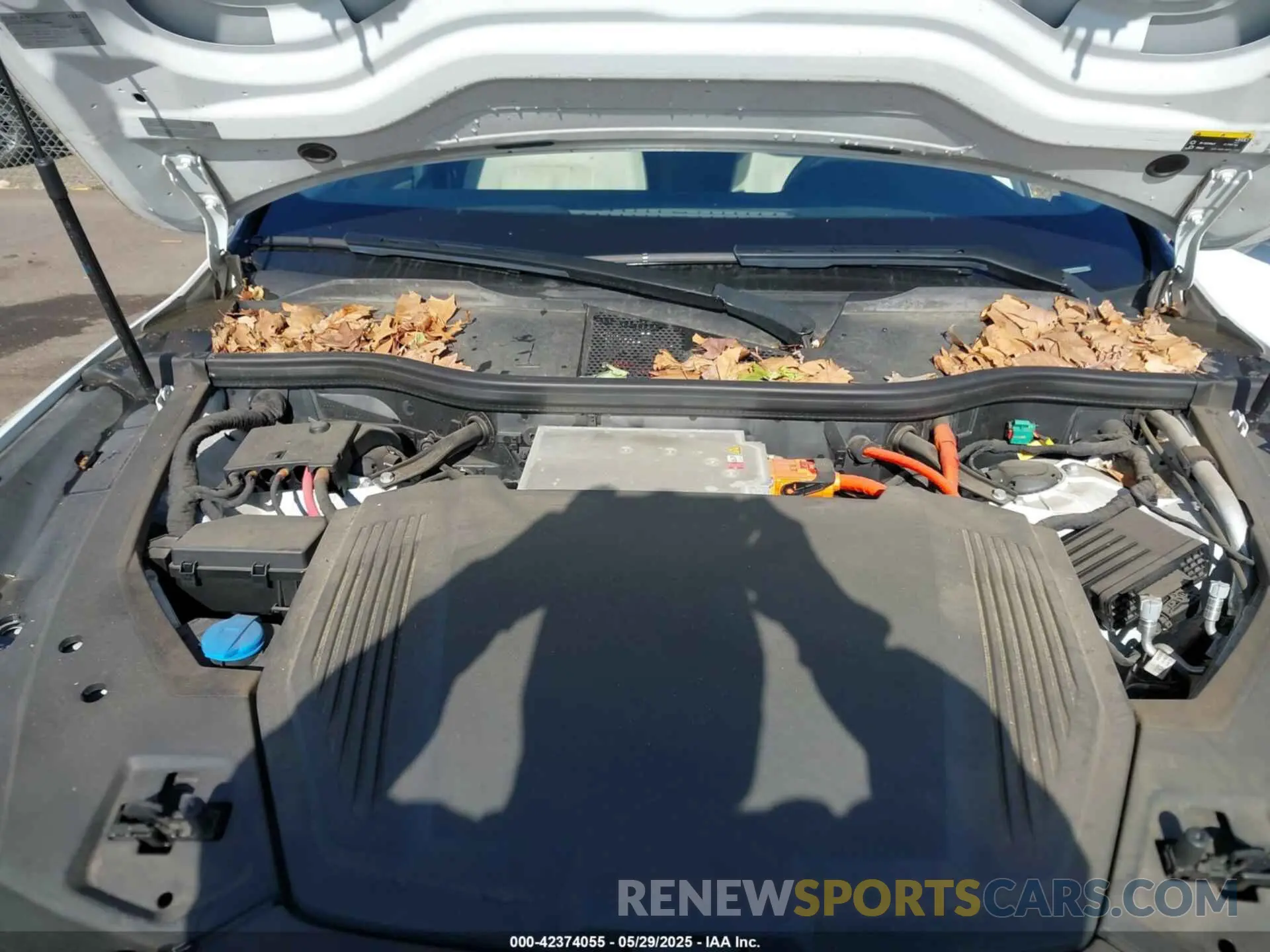 10 Photograph of a damaged car WA1LABGEXKB020765 AUDI E-TRON 2019