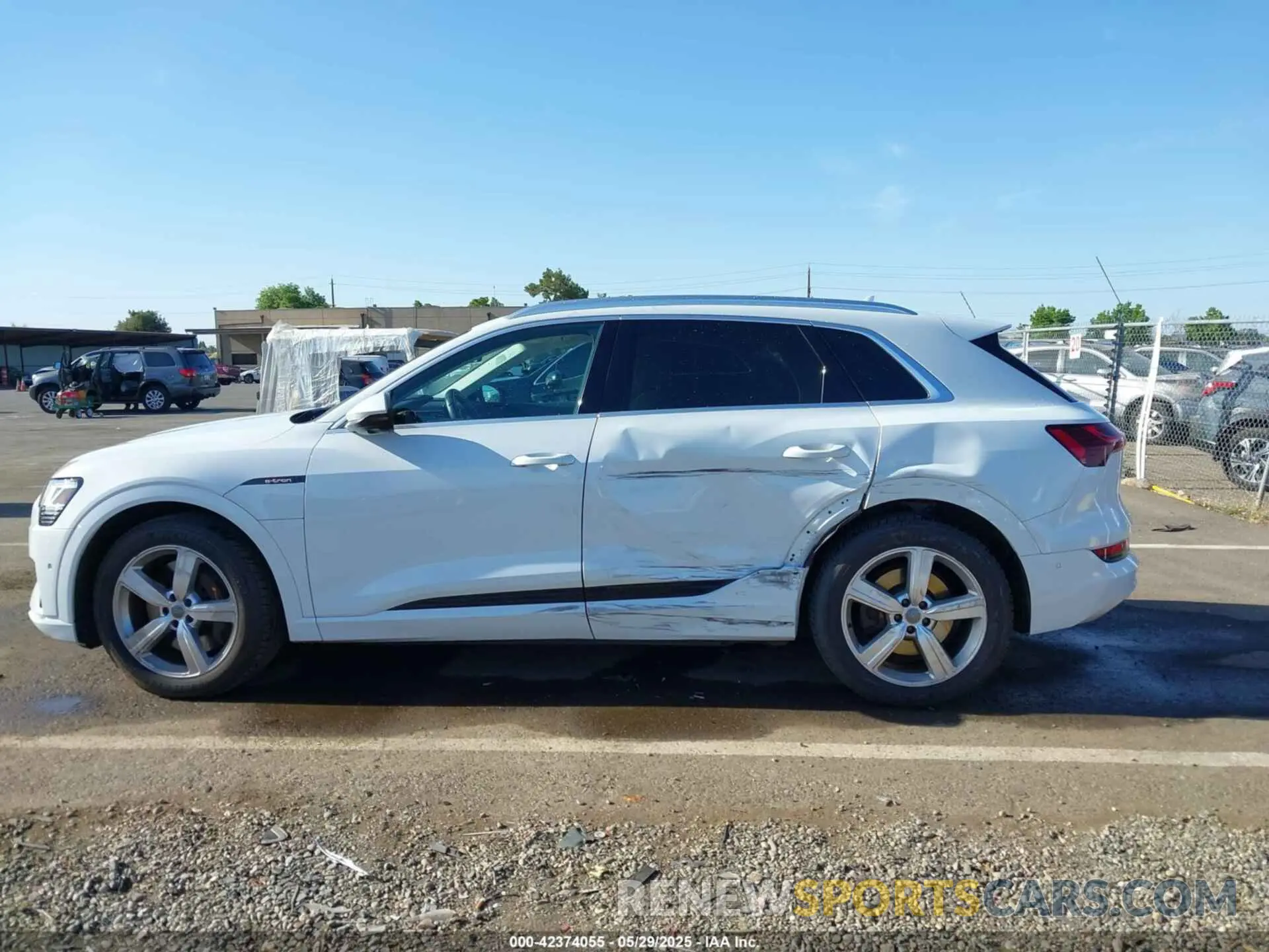 14 Photograph of a damaged car WA1LABGEXKB020765 AUDI E-TRON 2019