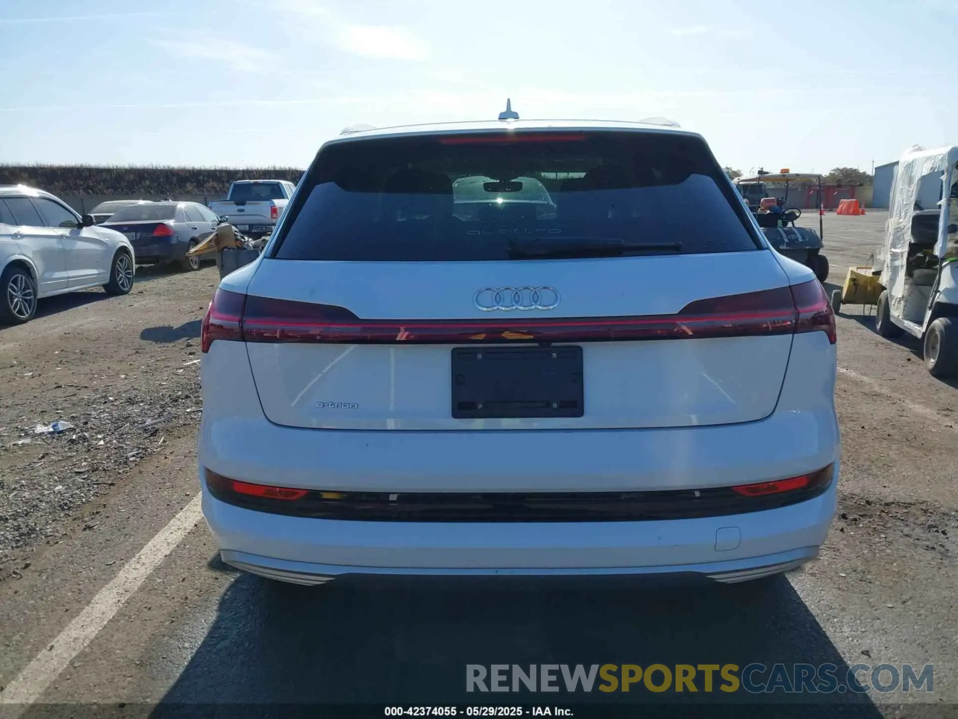 16 Photograph of a damaged car WA1LABGEXKB020765 AUDI E-TRON 2019
