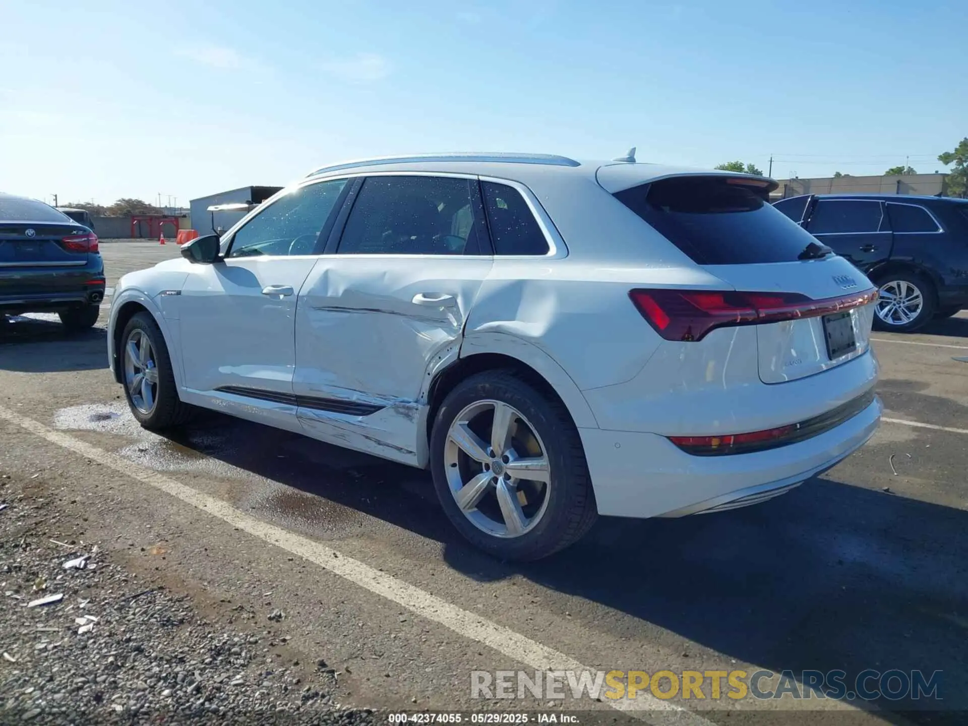 3 Photograph of a damaged car WA1LABGEXKB020765 AUDI E-TRON 2019