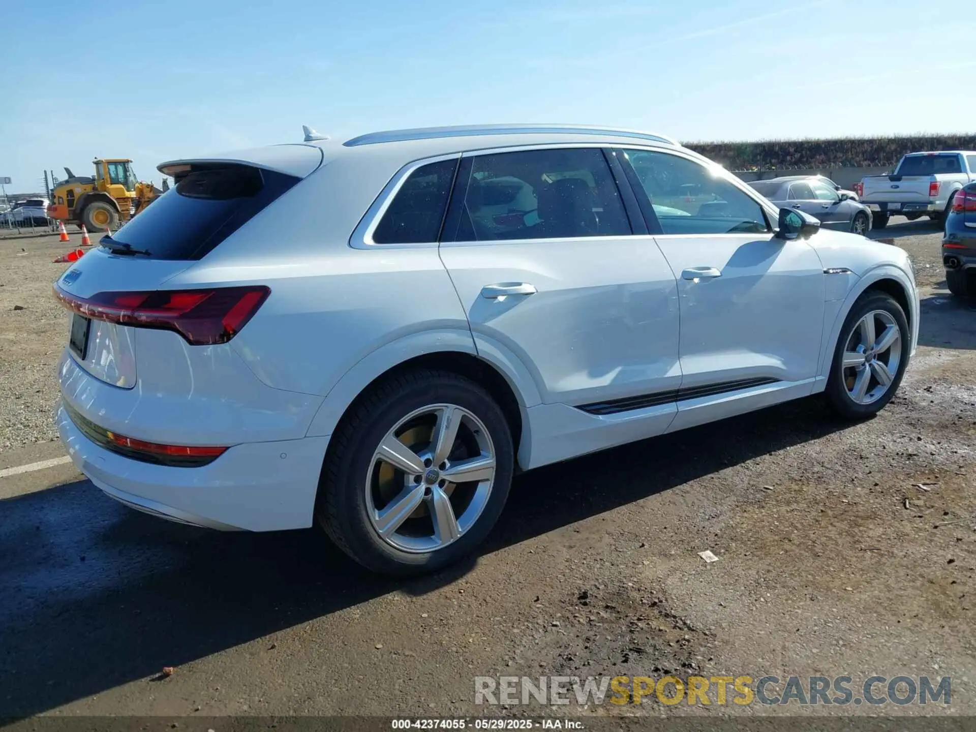 4 Photograph of a damaged car WA1LABGEXKB020765 AUDI E-TRON 2019