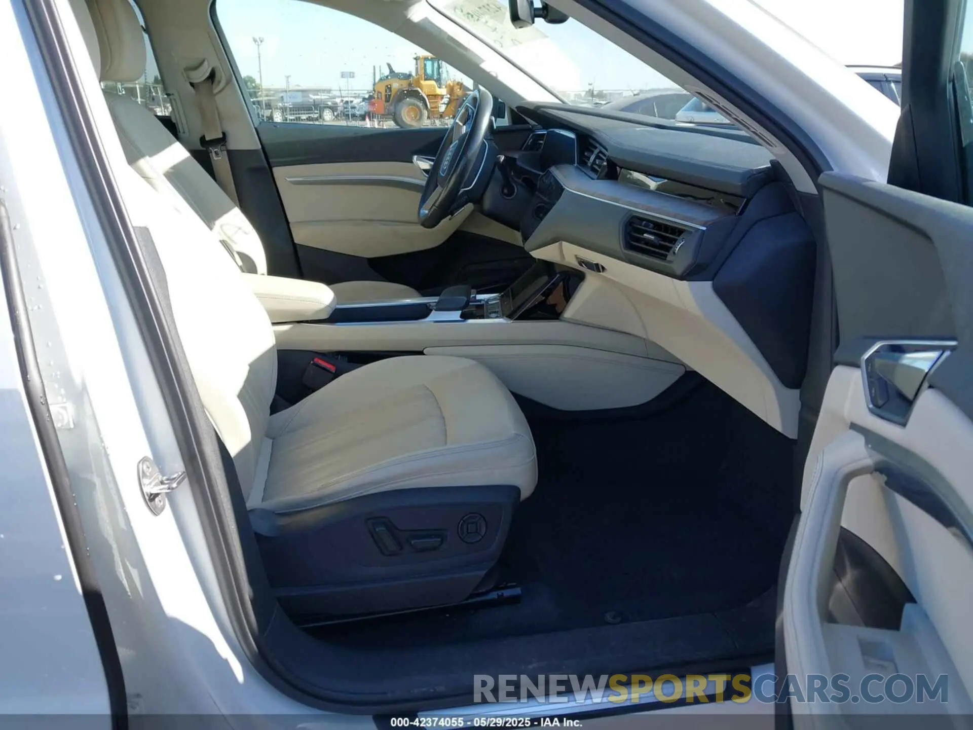 5 Photograph of a damaged car WA1LABGEXKB020765 AUDI E-TRON 2019