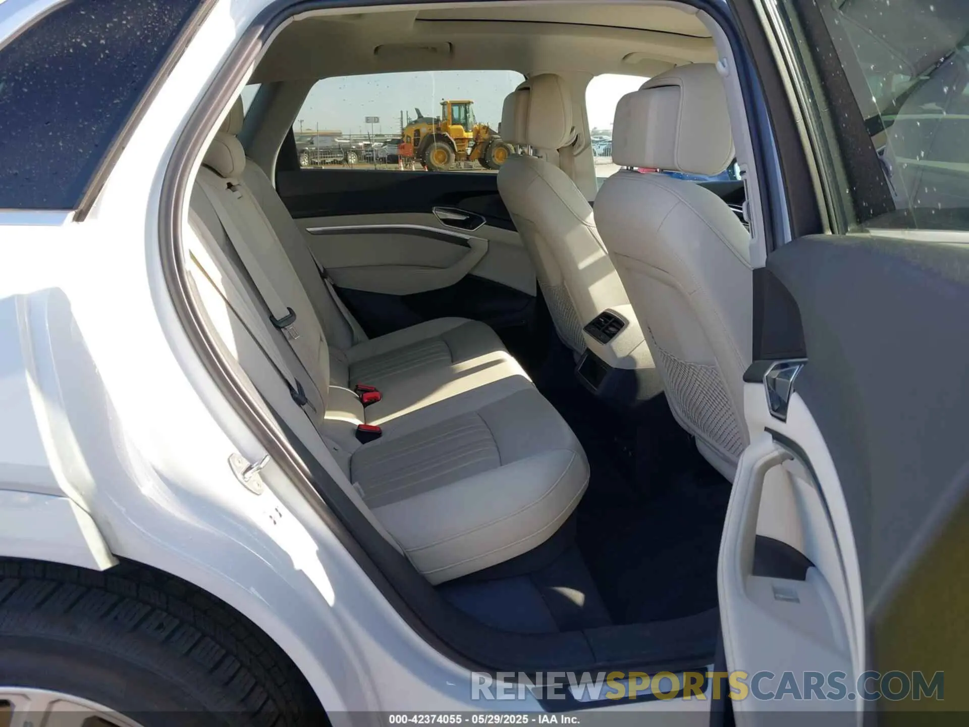 8 Photograph of a damaged car WA1LABGEXKB020765 AUDI E-TRON 2019