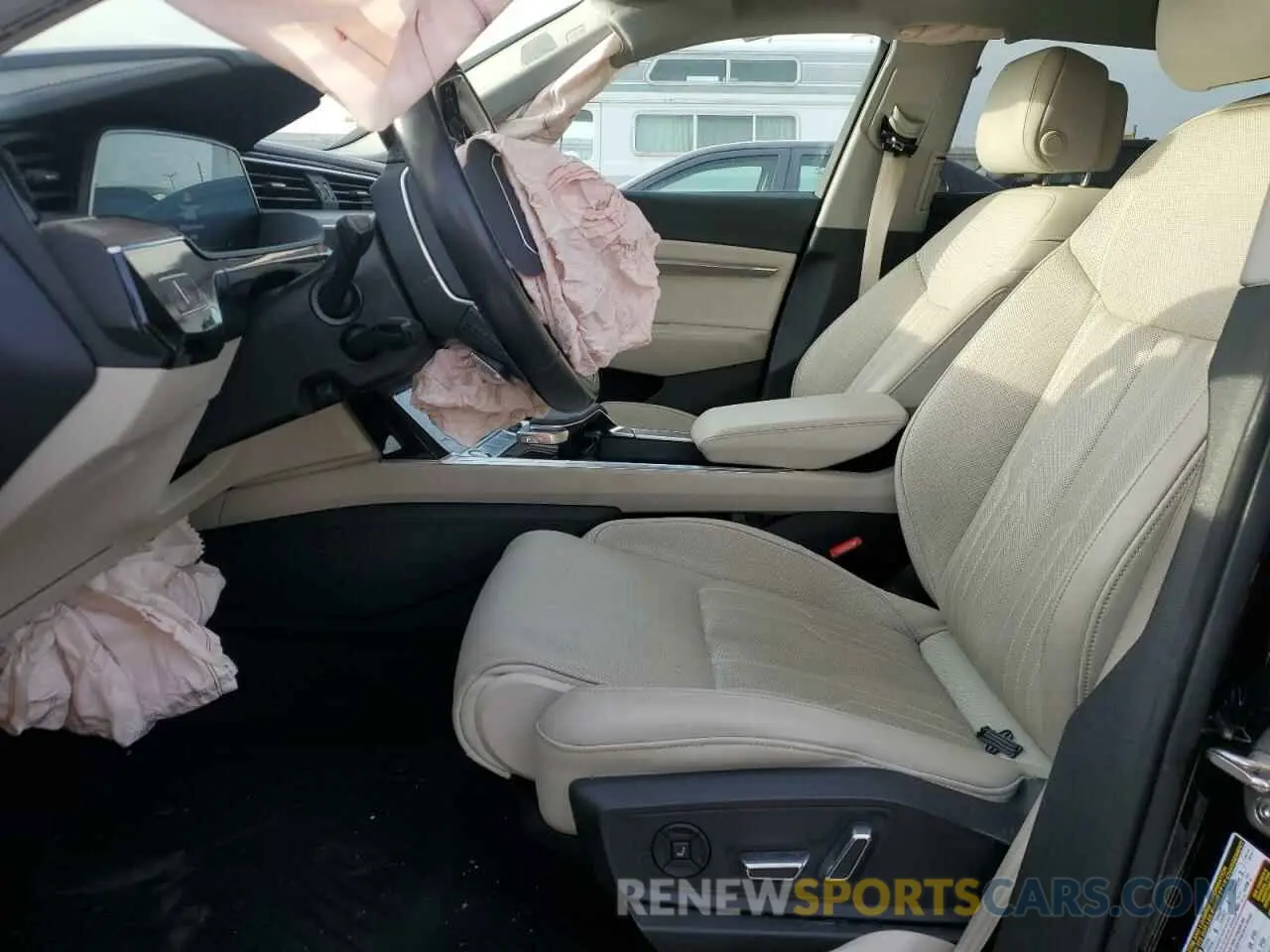 7 Photograph of a damaged car WA1VAAGE0KB008725 AUDI E-TRON 2019