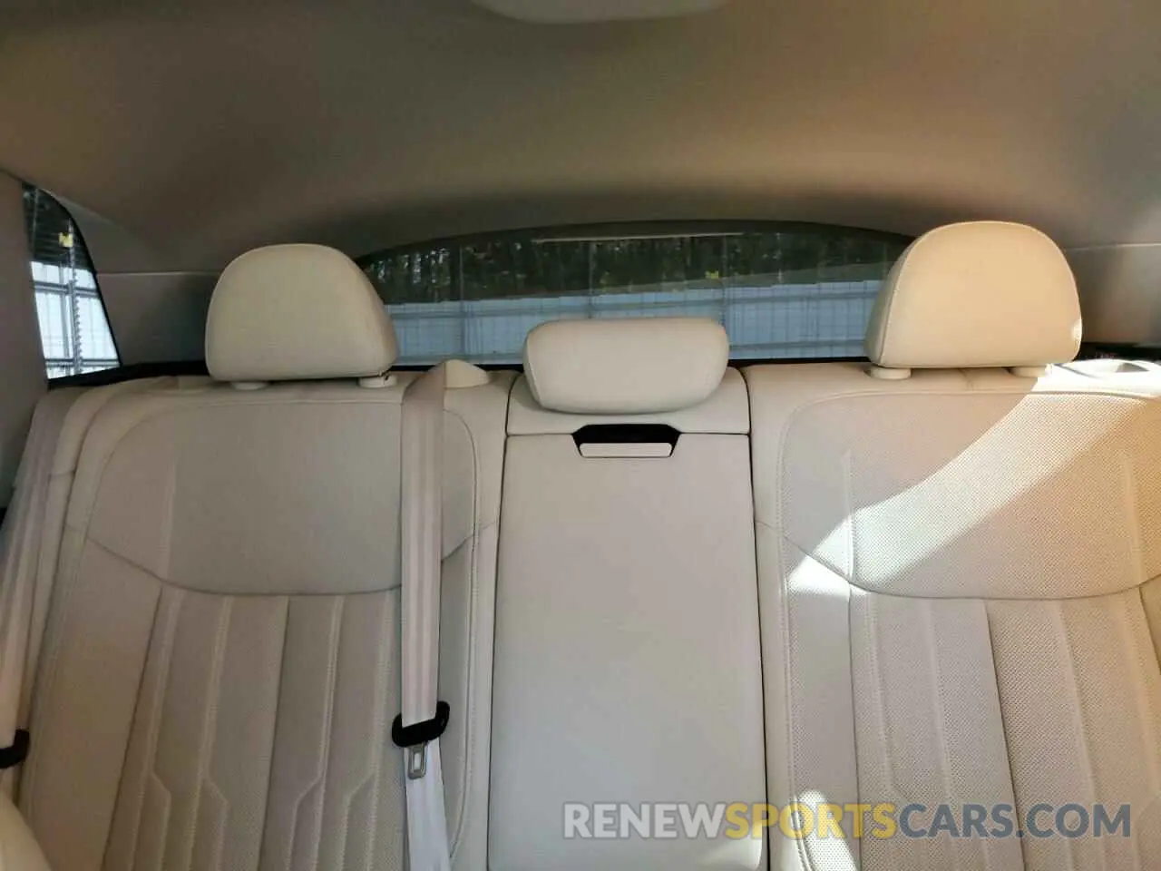 10 Photograph of a damaged car WA1VAAGE1KB009575 AUDI E-TRON 2019