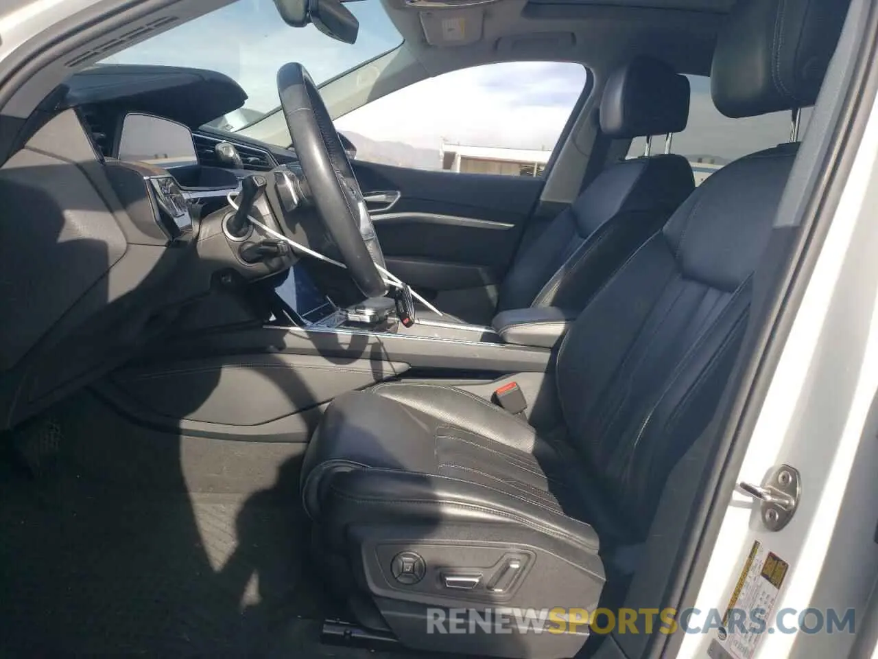 7 Photograph of a damaged car WA1VAAGE2KB023808 AUDI E-TRON 2019